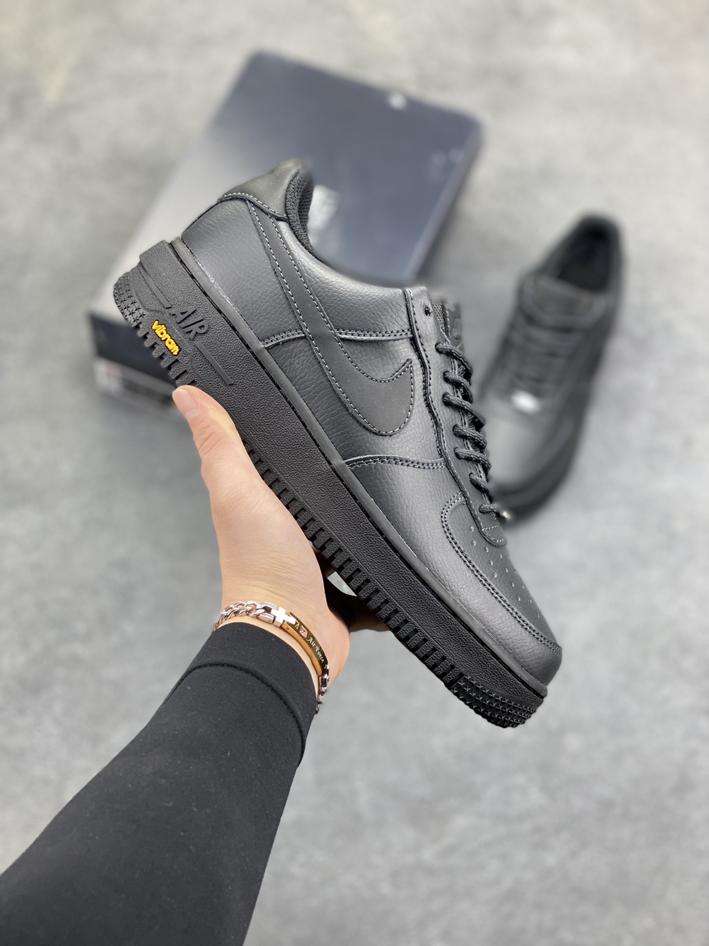 NIke Air Force 1 ‘07 Low 空军一号低帮 运动鞋 休闲鞋 折边针车 工艺难度大 原楦头原纸板 原装鞋盒 定制五金配件 内置全掌气垫 原厂鞋底 货号：HV5953-001 尺码：36 36.5 37.5 38 38.5 39 40 40.5 41 42 42.5 43 44 44.5 45-选品中心