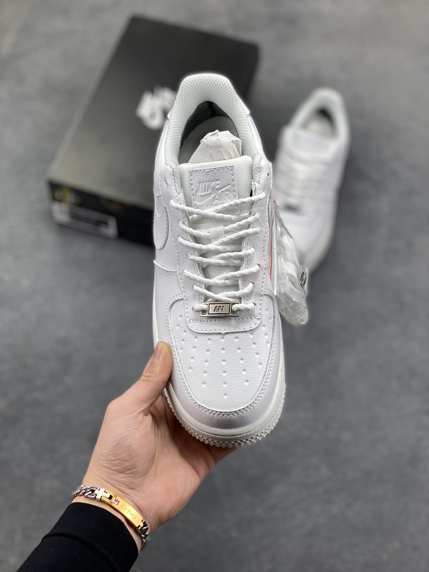 图片[2]-NIke Air Force 1 ‘07 Low 空军一号低帮 运动鞋 休闲鞋 折边针车 工艺难度大 原楦头原纸板 原装鞋盒 定制五金配件 内置全掌气垫 原厂鞋底 货号：HV5953-100 尺码：36 36.5 37.5 38 38.5 39 40 40.5 41 42 42.5 43 44 44.5 45-选品中心