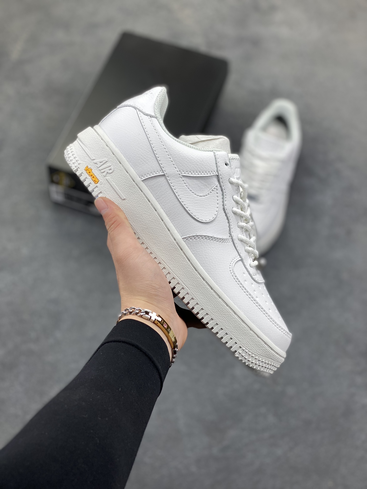 NIke Air Force 1 ‘07 Low 空军一号低帮 运动鞋 休闲鞋 折边针车 工艺难度大 原楦头原纸板 原装鞋盒 定制五金配件 内置全掌气垫 原厂鞋底 货号：HV5953-100 尺码：36 36.5 37.5 38 38.5 39 40 40.5 41 42 42.5 43 44 44.5 45-选品中心