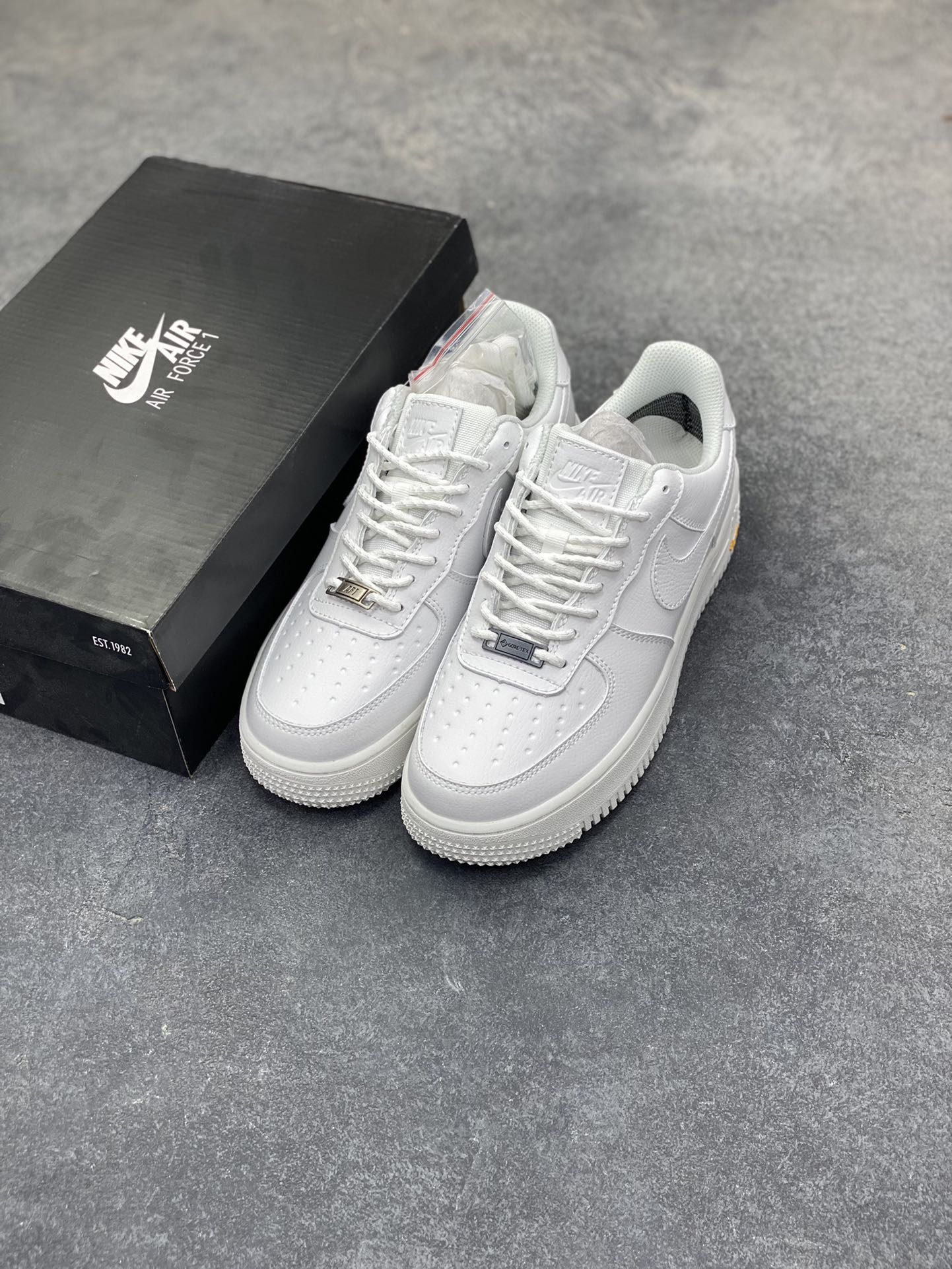 图片[8]-NIke Air Force 1 ‘07 Low 空军一号低帮 运动鞋 休闲鞋 折边针车 工艺难度大 原楦头原纸板 原装鞋盒 定制五金配件 内置全掌气垫 原厂鞋底 货号：HV5953-100 尺码：36 36.5 37.5 38 38.5 39 40 40.5 41 42 42.5 43 44 44.5 45-选品中心