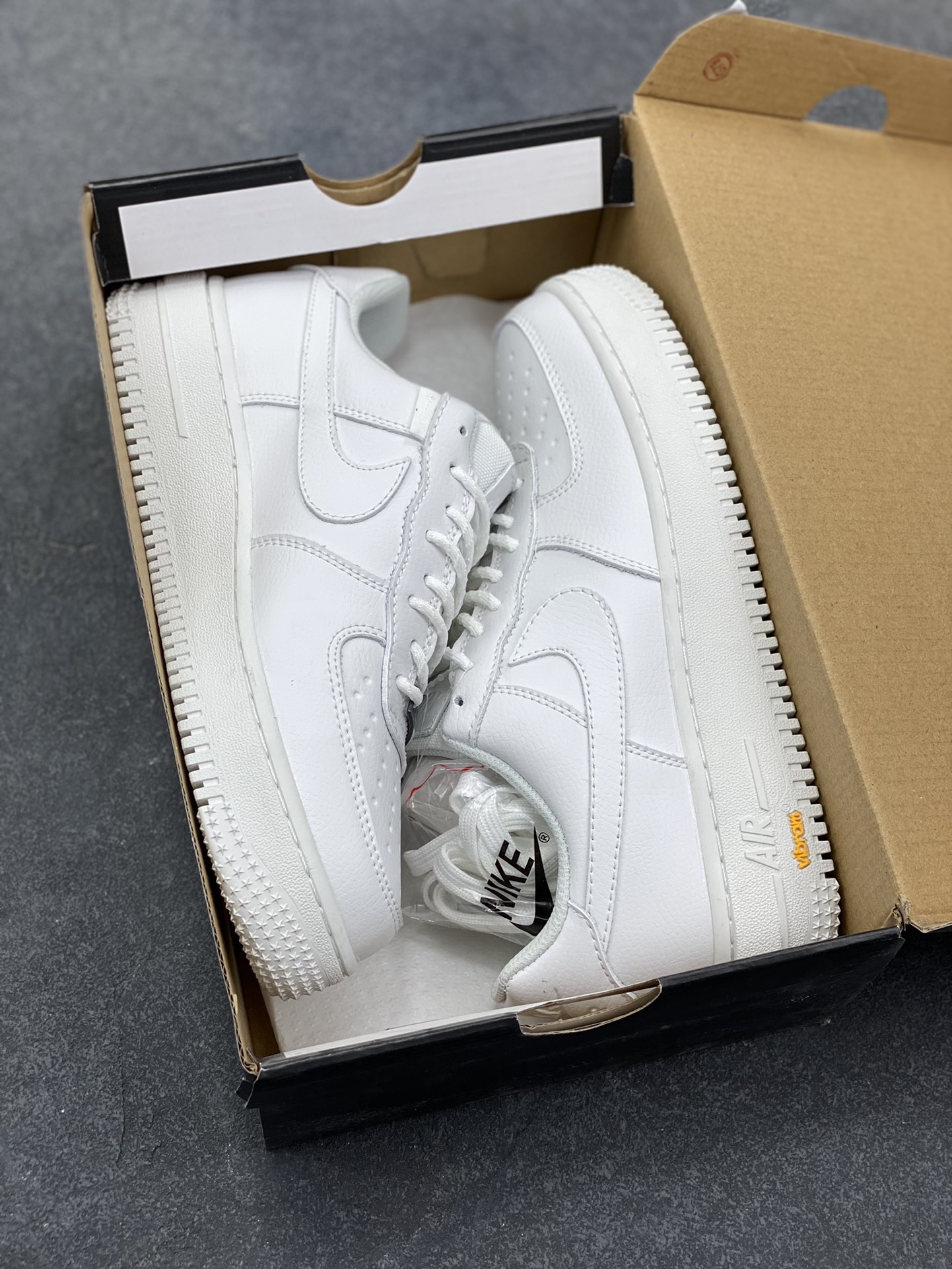 图片[9]-NIke Air Force 1 ‘07 Low 空军一号低帮 运动鞋 休闲鞋 折边针车 工艺难度大 原楦头原纸板 原装鞋盒 定制五金配件 内置全掌气垫 原厂鞋底 货号：HV5953-100 尺码：36 36.5 37.5 38 38.5 39 40 40.5 41 42 42.5 43 44 44.5 45-选品中心