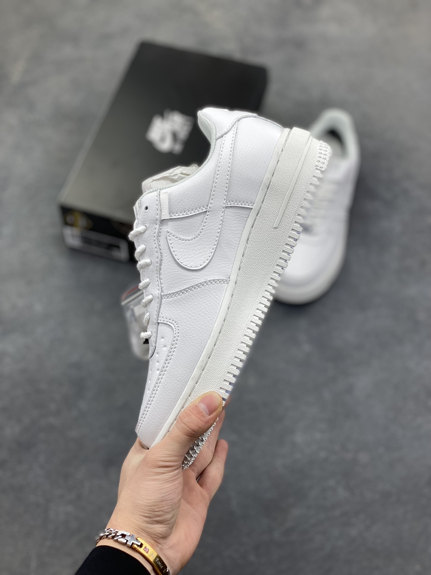 图片[3]-NIke Air Force 1 ‘07 Low 空军一号低帮 运动鞋 休闲鞋 折边针车 工艺难度大 原楦头原纸板 原装鞋盒 定制五金配件 内置全掌气垫 原厂鞋底 货号：HV5953-100 尺码：36 36.5 37.5 38 38.5 39 40 40.5 41 42 42.5 43 44 44.5 45-选品中心