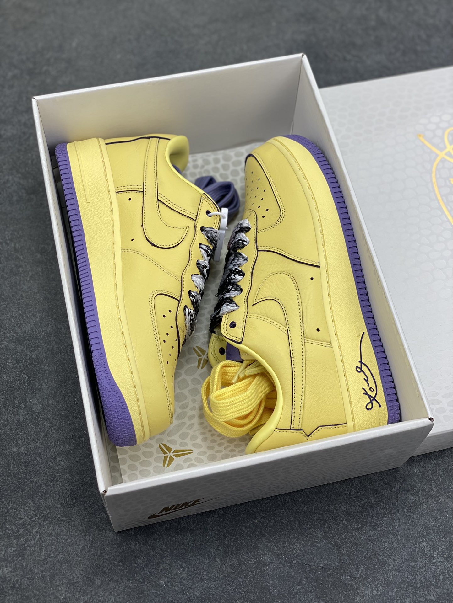 图片[9]-HY版本💯 Nike Air Force 1 Low 科比 空军一号低帮运动休闲板鞋 原楦头原纸板 打造纯正空军版型 专注外贸渠道 全掌内置蜂窝气垫 原盒配件 原厂中底钢印、拉帮完美 货号：HV9408-700 尺码：36 36.5 37.5 38 38.5 39 40 40.5 41 42 42.5 43 44 44.5 45 46-选品中心