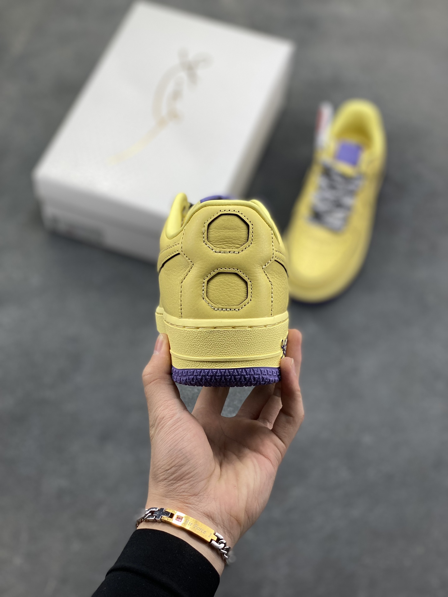 图片[4]-HY版本💯 Nike Air Force 1 Low 科比 空军一号低帮运动休闲板鞋 原楦头原纸板 打造纯正空军版型 专注外贸渠道 全掌内置蜂窝气垫 原盒配件 原厂中底钢印、拉帮完美 货号：HV9408-700 尺码：36 36.5 37.5 38 38.5 39 40 40.5 41 42 42.5 43 44 44.5 45 46-选品中心