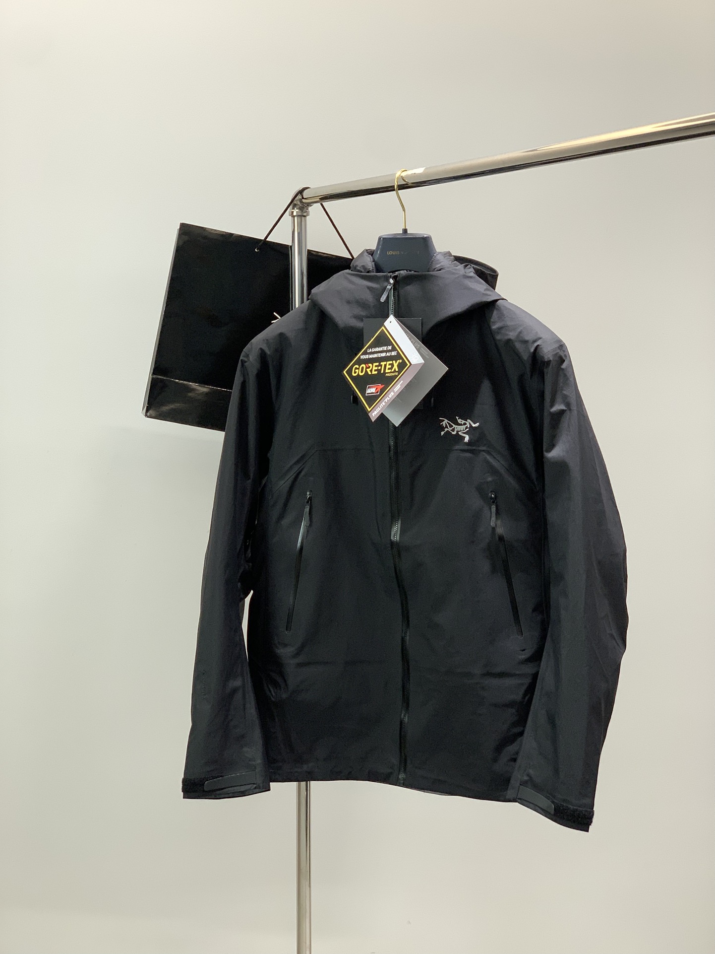 NO:681222,, ARCTERYX Arc'teryx, new winter AW product, fashionable and casual three-in-one down jacket, available at counters, original goods, original imported fabrics, extremely complex craftsmanship, very elegant and fashionable vision, noble and elegant, from the main fabric to the detailed craftsmanship, highlighting the ingenuity of fashion, 7 colors recommended, size S-2XL, arc'teryx, down jacket,19860909,ARCTERYX 始祖鸟,冬季AW新品,时尚休闲三合一羽绒服冲锋衣,专柜同步有售,原单狠货,进口原版面料,工艺极度复杂,视觉相当雅致时髦,高贵而优雅,从主体面料到细节工艺,彰显时装的匠心所在,7色推荐,码数S-2XL,arc'teryx,down jacket,,Men's clothing