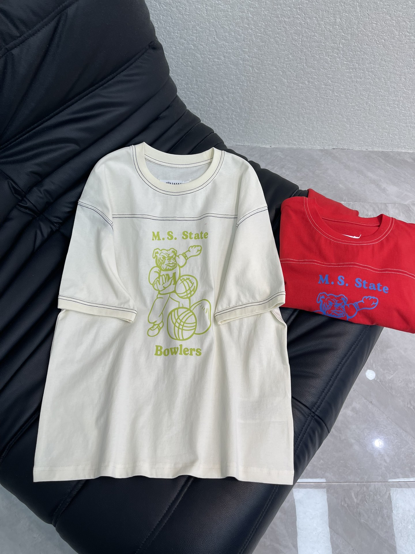 NO:666314,MM6*26 new spring and summer short-sleeved T-shirt with cartoon bear letter print. Pure cotton fabric. Loose fit. High-density fashionable sports style. Everyday wear. Playful and age-reducing design elements full of vitality. High quality. Sizes SML, masion margiela, T-shirt, tees, t-shirt,  19860909MM6*26春夏新款卡通熊字母印花短袖T恤 纯棉面料 宽松版型 高密度时髦运动风 每个日常的穿搭 俏皮减龄充满元气的设计元素 高品质 尺码SML,,masion margiela,T-shirt,tees，t-shirt, ,Women's clothing