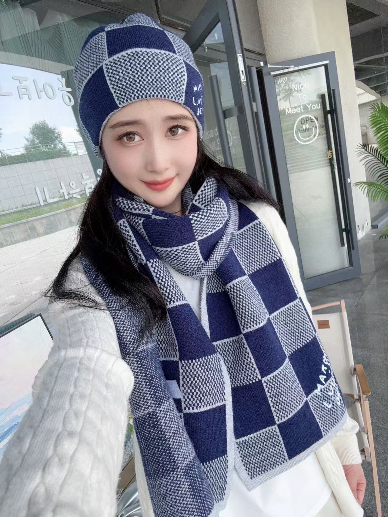 NO:659606,Comes with original dust bag Louis Vuitton official website new wool cashmere suit series hat + scarf, official website synchronization, (same style for men and women) high quality, original fabric is very high-end, casual and versatile, simple yet elegant style, not to be missed!  suit,suit,louis vuitton,louis vuitton,hats19860909配原版防尘袋路易威登LouisVuitton官网新品羊毛羊绒套装系列帽子＋围巾,官网同步,（男女同款）品质高大上,原版面料非常高端、休闲百搭、简约又不失大气的款式,不容错过哦！套装,套装,louis vuitton,louis vuitton,hats,accessory