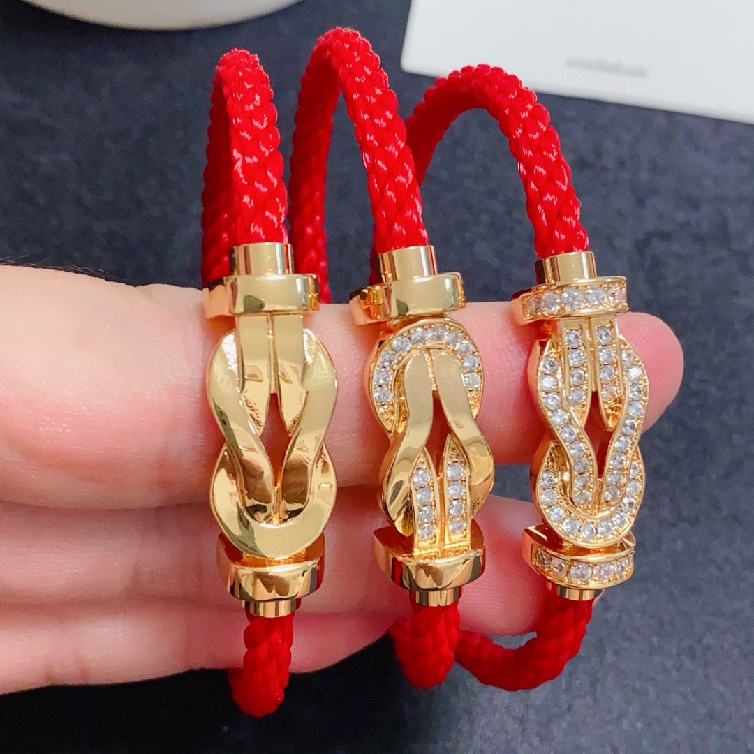 NO:665354,Hot new product release Fred Feiden full diamond, half diamond, non-diamond 8-figure buckle unisex high-quality red nylon rope bracelet champagne gold bracelet!  Big-name lucky zodiac sign, fashionable and exquisite FORCE series bracelets, high-end customization ~ sub-gold micro-plating 18k gold craftsmanship, Seiko horseshoe buckle head bracelet!  The effect is very versatile. Internet celebrity expert. A must-have item for fashionistas. Rose gold, gold and silver buckles for men and women, two sizes 17/19cm, fine jewelry, bracelet, bracelet, gold19860909新品发布火爆费雷德 Fred斐登满钻、半钻、无钻8字扣中性款高品质红色尼龙绳手链香槟金手镯！内八字幸运本命绳大牌 时尚 精致FORCE 系列手链高端定制～亚金微电镀18k金工艺 精工马蹄扣头手镯！上手效果非常百搭 网红达人 时尚一族必备单品 玫瑰金、黄金、银色扣头男女情侣款两个码数17/19cm,饰品精品,bracelet,bracelet,gold,Jewelry