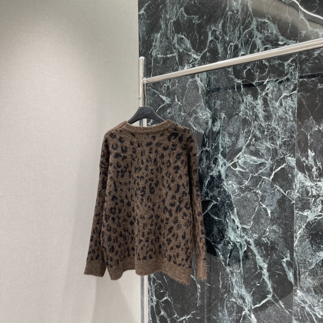 CE 25秋冬新款 豹纹提花毛衣，羊毛混纺材质，柔软亲肤又抗起球，秋冬穿超舒服!宽松Oversize版型