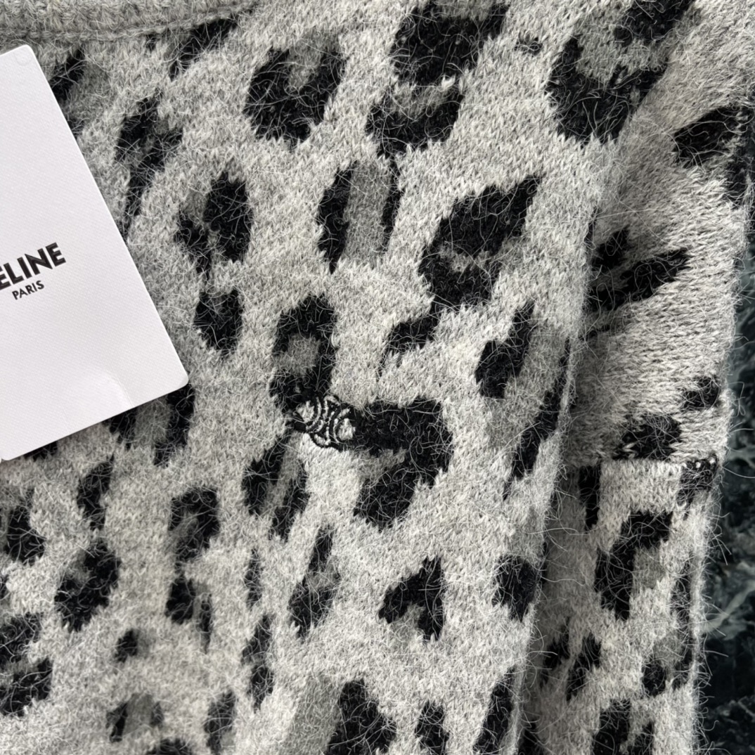 CE 25秋冬新款 豹纹提花毛衣，羊毛混纺材质，柔软亲肤又抗起球，秋冬穿超舒服!宽松Oversize版型