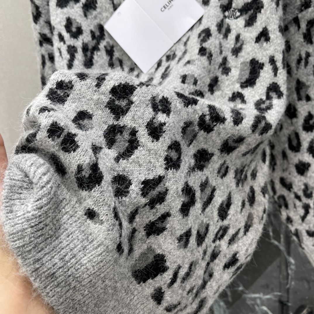 CE 25秋冬新款 豹纹提花毛衣，羊毛混纺材质，柔软亲肤又抗起球，秋冬穿超舒服!宽松Oversize版型