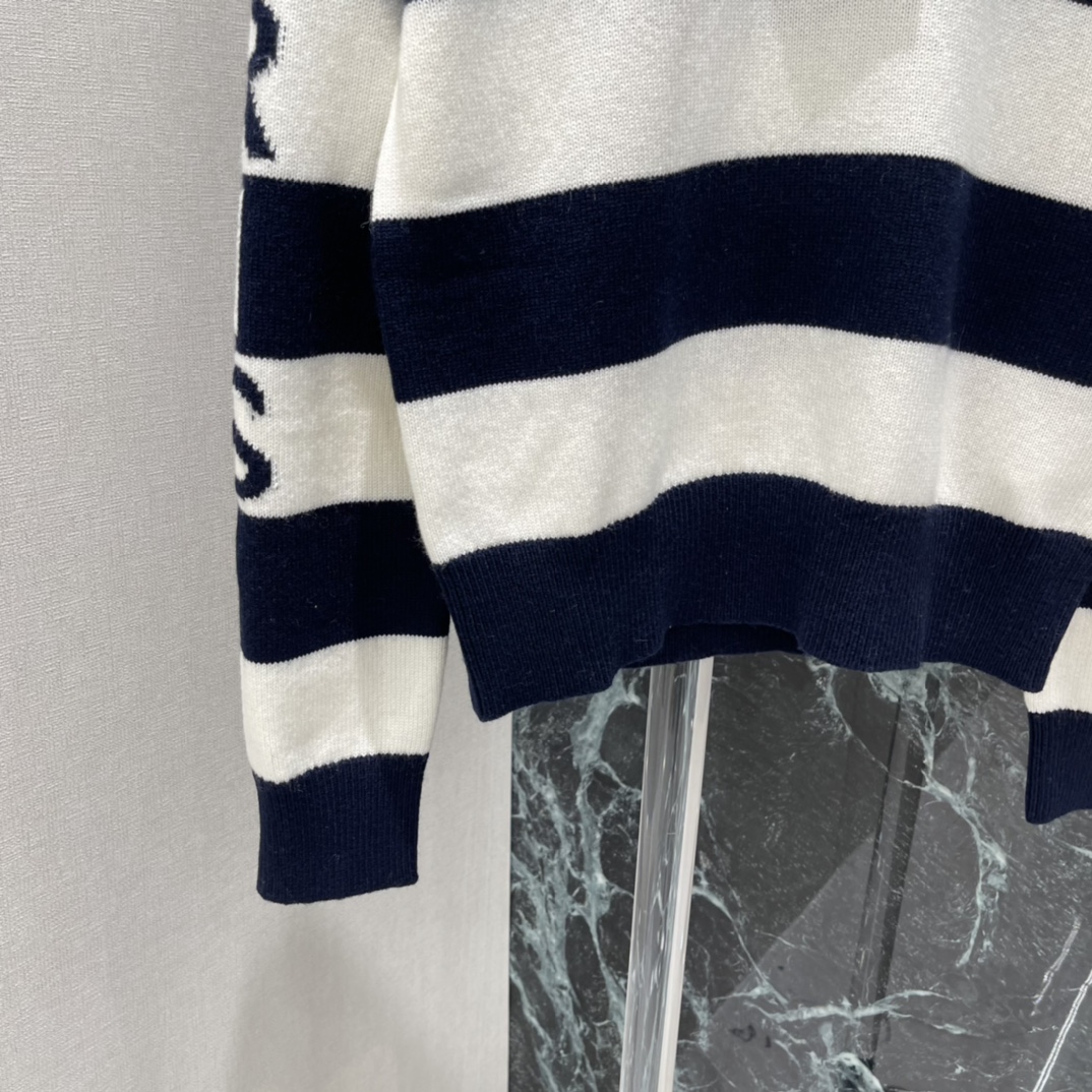 CE 25秋冬新款 条纹系列字母条纹针织毛衣，海军蓝+米白宽条纹，袖子有品牌字母，辨识度超高。羊毛山羊绒