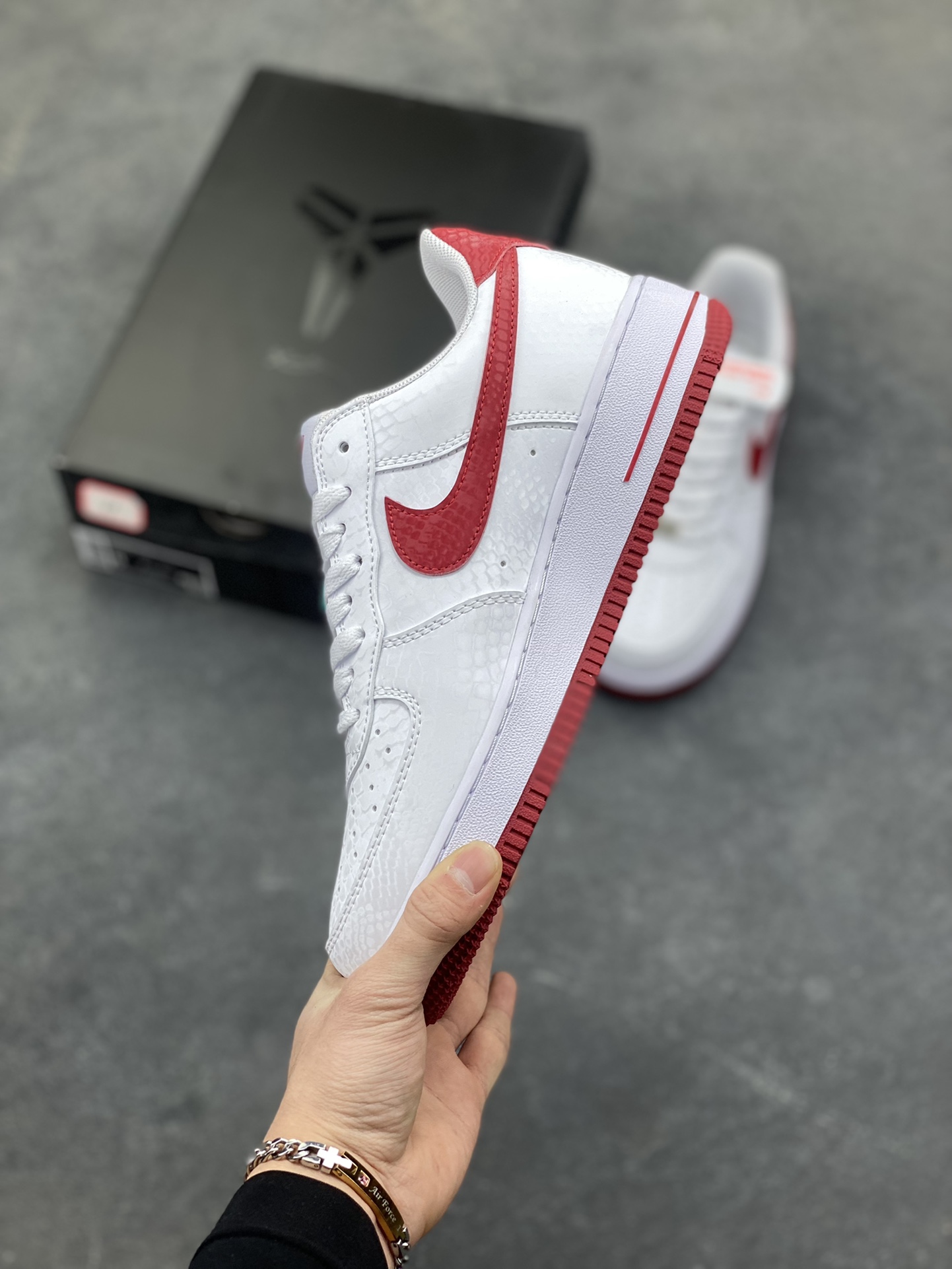 图片[3]-Nike Air Force 1 Low “Kobe Bryant”蛇纹科比限定 空军一号低帮休闲板鞋 原楦头原纸板 打造纯正空军版型#专注外贸渠道 全掌内置蜂窝气垫 #原盒配件 原厂中底钢印、拉帮完美 货号：IB0018-101 尺码：36 36.5 37.5 38 38.5 39 40 40.5 41 42 42.5 43 44 44.5 45-选品中心