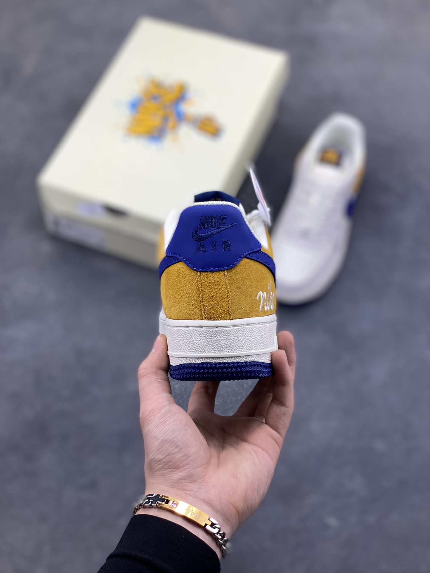图片[4]-NIke Air Force 1 ‘07 Low 白灰棕蓝拼接 空军一号低帮 运动鞋 休闲鞋 折边针车 工艺难度大 原楦头原纸板 高端定制鞋盒 原厂鞋底 超高清洁度 细节完美 货号：HF2794-100 尺码：36 36.5 37.5 38 38.5 39 40 40.5 41 42 42.5 43 44 44.5 45-选品中心