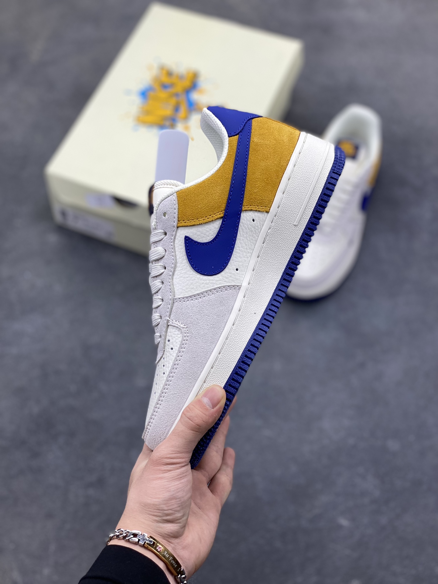 图片[3]-NIke Air Force 1 ‘07 Low 白灰棕蓝拼接 空军一号低帮 运动鞋 休闲鞋 折边针车 工艺难度大 原楦头原纸板 高端定制鞋盒 原厂鞋底 超高清洁度 细节完美 货号：HF2794-100 尺码：36 36.5 37.5 38 38.5 39 40 40.5 41 42 42.5 43 44 44.5 45-选品中心