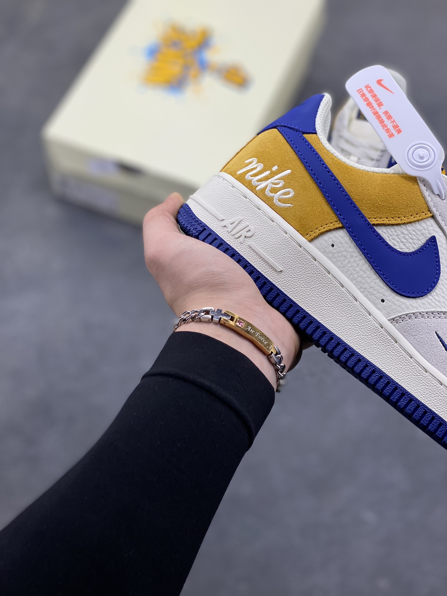 图片[6]-NIke Air Force 1 ‘07 Low 白灰棕蓝拼接 空军一号低帮 运动鞋 休闲鞋 折边针车 工艺难度大 原楦头原纸板 高端定制鞋盒 原厂鞋底 超高清洁度 细节完美 货号：HF2794-100 尺码：36 36.5 37.5 38 38.5 39 40 40.5 41 42 42.5 43 44 44.5 45-选品中心