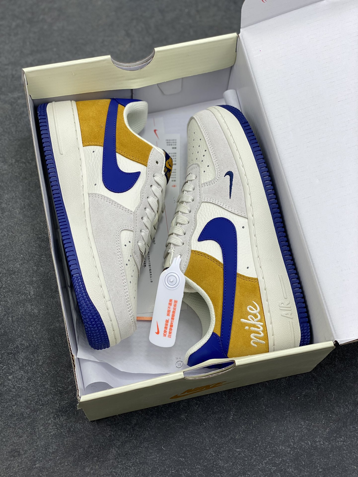 图片[9]-NIke Air Force 1 ‘07 Low 白灰棕蓝拼接 空军一号低帮 运动鞋 休闲鞋 折边针车 工艺难度大 原楦头原纸板 高端定制鞋盒 原厂鞋底 超高清洁度 细节完美 货号：HF2794-100 尺码：36 36.5 37.5 38 38.5 39 40 40.5 41 42 42.5 43 44 44.5 45-选品中心