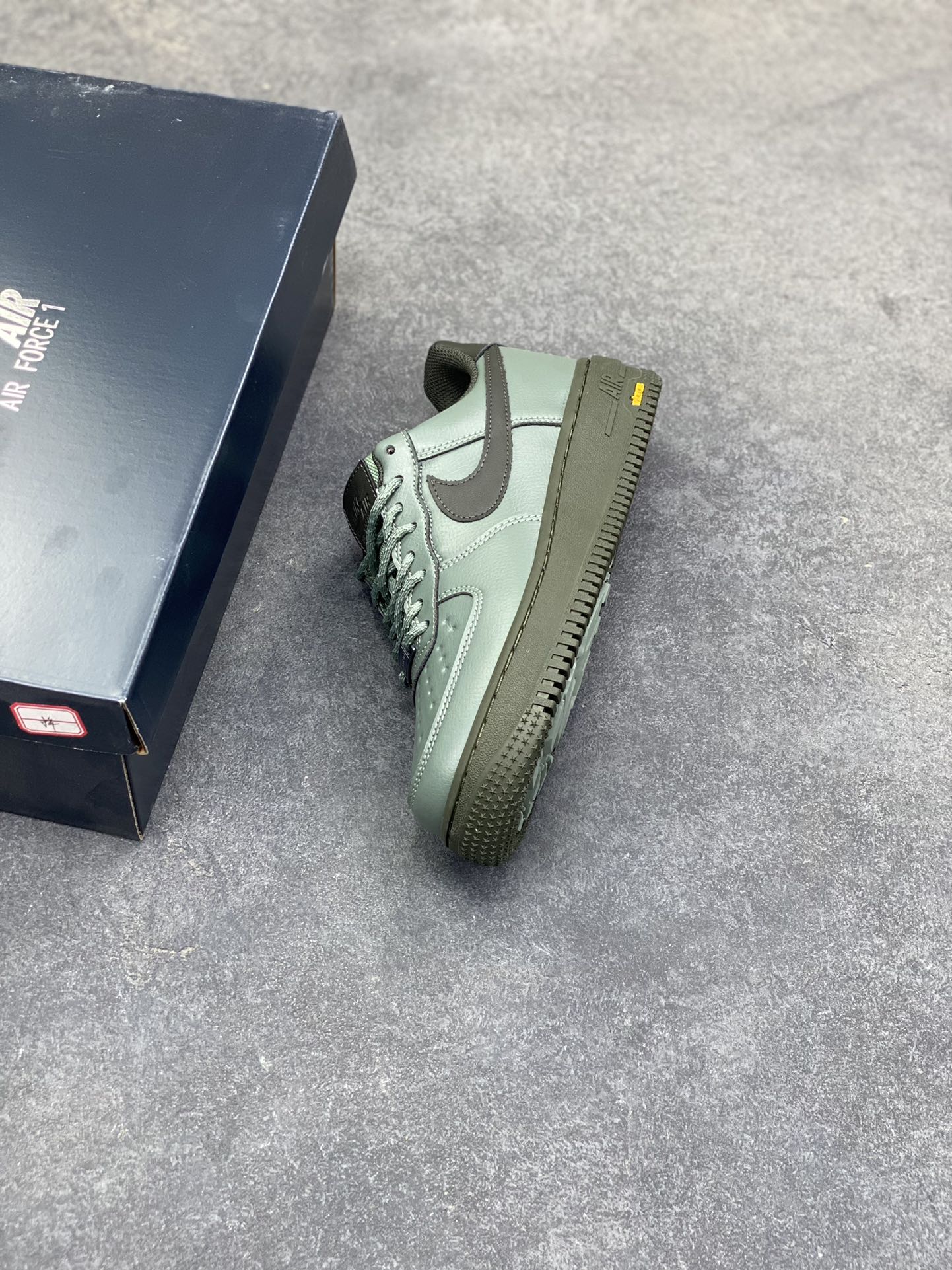 图片[7]-NIke Air Force 1 ‘07 Low 空军一号低帮 运动鞋 休闲鞋 折边针车 工艺难度大 原楦头原纸板 原装鞋盒 定制五金配件 内置全掌气垫 原厂鞋底 货号：HV5953-300 尺码：36 36.5 37.5 38 38.5 39 40 40.5 41 42 42.5 43 44 44.5 45-选品中心