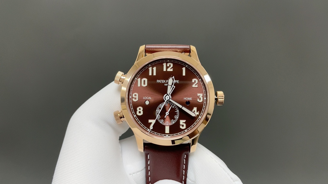 NO:670425,Factory Patek Philippe 5524G, a top sports watch that combines innovative technology, practical functions and unique design. It has a diameter of 40.8 mm and is made of stainless steel. It has been alternately polished and brushed with a strong sense of layering. The back is made of comfortable technical material. This strap is very soft, durable and fits the wrist.  The soul of this grenade watch is not its simple GMT hand, but Patek Philippe's patented two-place time mechanism, which is extremely elegant and convenient to operate. There are two hidden buttons on the left side of the case, which are used to quickly adjust the hour hand and dual time zones to achieve functional alignment. There is a small window on the left and right of the dial, respectively.  Day and night status of LOCAL and HOME. Equipped with Patek Philippe Caliber324S S FUS automatic winding movement, with Gyromax balance wheel and Sromax hairspring, ensuring ultra-high accuracy of daily travel time. The factory has created the first version matching function with good intentions. All major watch friends are welcome to appreciate it, patek philippe19860909厂百达翡丽5524G,一款集创新技术,实用功能独特设计于一身的运动顶级腕表.40.8的毫米直径,不锈钢材质,经过抛光和拉丝交替处理,层次感强.,背面为舒适的技术材质,这种表带非常柔软,耐用且贴合手腕.这款手雷腕表的灵魂所在,并非他简单的GMT针,而是百达翡丽专利的两地时机制,操作极其优雅和便捷.表壳左侧有两个隐藏式按钮,分别都用于快调时针,双时区,实现功能对版.表盘左右各有一个小巧的视窗,分别显示 LOCAL 和HOME的昼夜状态 .搭载百达翡丽Caliber324S S FUS自动上链机芯,拥有Gyromax摆轮和Sromax游丝,确保每天走时的超高精准.厂用心良苦打造首家对版功能,欢迎各大表友品鉴,,patek philippe,Watch