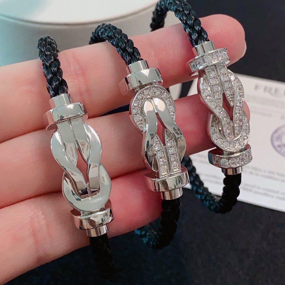 NO:665346,Hot new product release Fred Feiden full diamond, half diamond, no diamond 8-figure buckle unisex high-quality black nylon rope bracelet champagne gold bracelet!  Big-name lucky zodiac sign, fashionable and exquisite FORCE series bracelets, high-end customization ~ sub-gold micro-plating 18k gold craftsmanship, Seiko horseshoe buckle head bracelet!  The effect is very versatile. Internet celebrity expert. A must-have item for fashionistas. Rose gold, gold and silver buckles for men and women, two sizes 17/19cm, fine jewelry, bracelet, bracelet, gold19860909新品发布火爆费雷德 Fred斐登满钻、半钻、无钻8字扣中性款高品质黑色尼龙绳手链香槟金手镯！内八字幸运本命绳大牌 时尚 精致FORCE 系列手链高端定制～亚金微电镀18k金工艺 精工马蹄扣头手镯！上手效果非常百搭 网红达人 时尚一族必备单品 玫瑰金、黄金、银色扣头男女情侣款两个码数17/19cm,饰品精品,bracelet,bracelet,gold,Jewelry