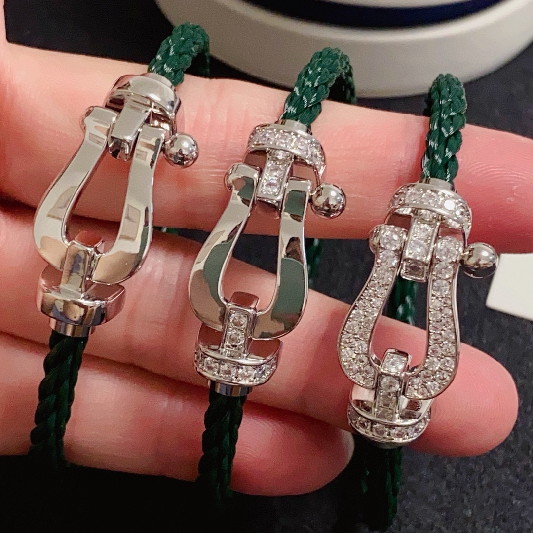 NO:665349,New product release hot Fred Feiden silver buckle full diamond, half diamond, non-diamond horseshoe buckle unisex high quality nylon rope green bracelet bracelet bracelet!  Big brand of red leather rope in the year of birth, fashionable and exquisite FORCE series bracelets, high-end customization ~ sub-gold micro-plating 18k gold craftsmanship, Seiko horseshoe buckle head bracelet!  The effect is very versatile. Internet celebrity expert. A must-have item for fashionistas. Rose gold, gold and silver buckles for men and women, two sizes 17/19cm, fine jewelry, bracelet, bracelet, gold19860909新品发布火爆费雷德 Fred斐登银色扣头满钻、半钻、无钻马蹄扣中性款高品质尼龙绳绿色手链手绳手镯！本命年红皮绳大牌 时尚 精致FORCE 系列手链高端定制～亚金微电镀18k金工艺 精工马蹄扣头手镯！上手效果非常百搭 网红达人 时尚一族必备单品 玫瑰金、黄金、银色扣头男女情侣款两个码数17/19cm,饰品精品,bracelet,bracelet,gold,Jewelry