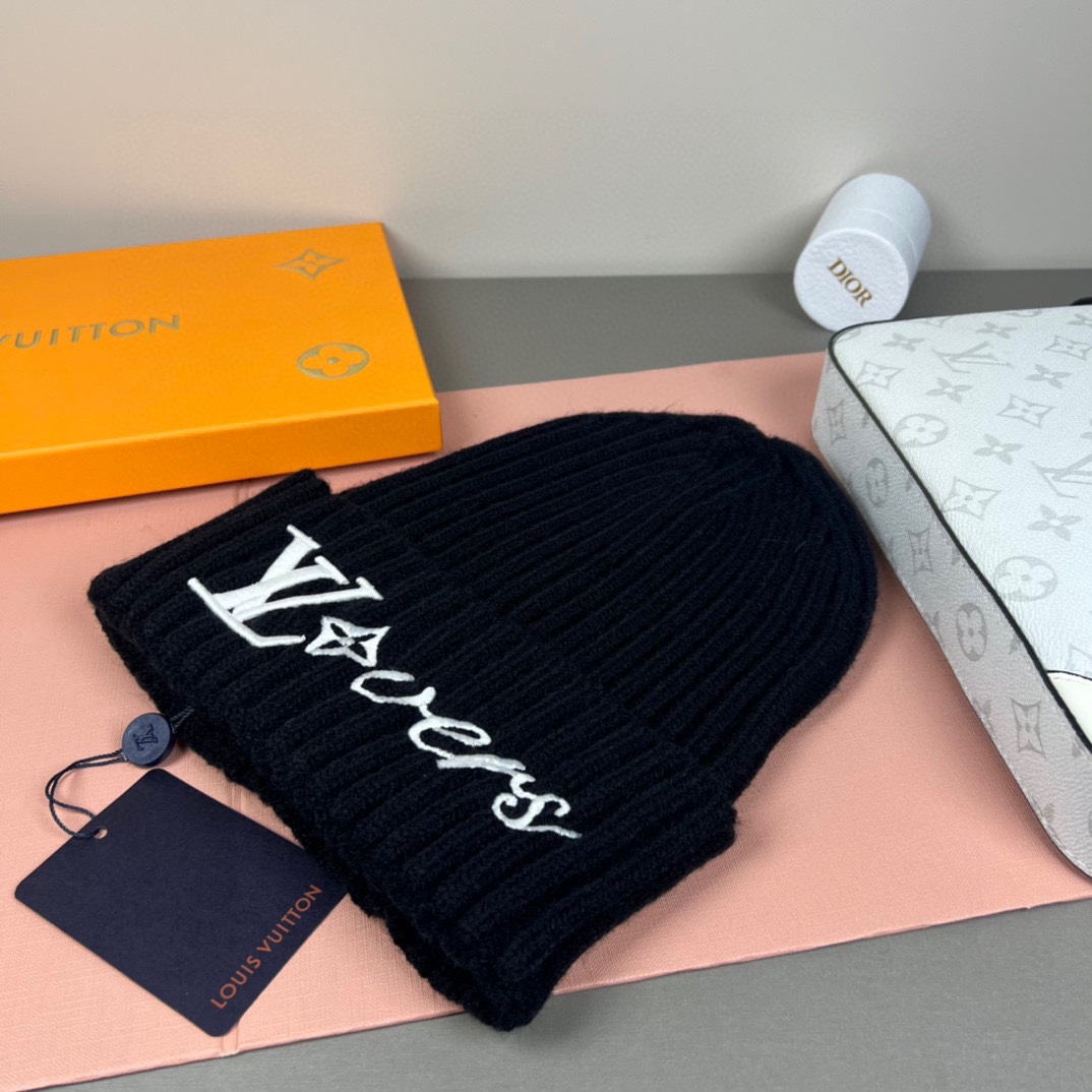 配防尘袋 路易威登LOUIS VUITTON🎩官方热卖爆款，羊毛针织毛线帽，时尚好品质高端大气，超柔软！超火爆💖质感很赞