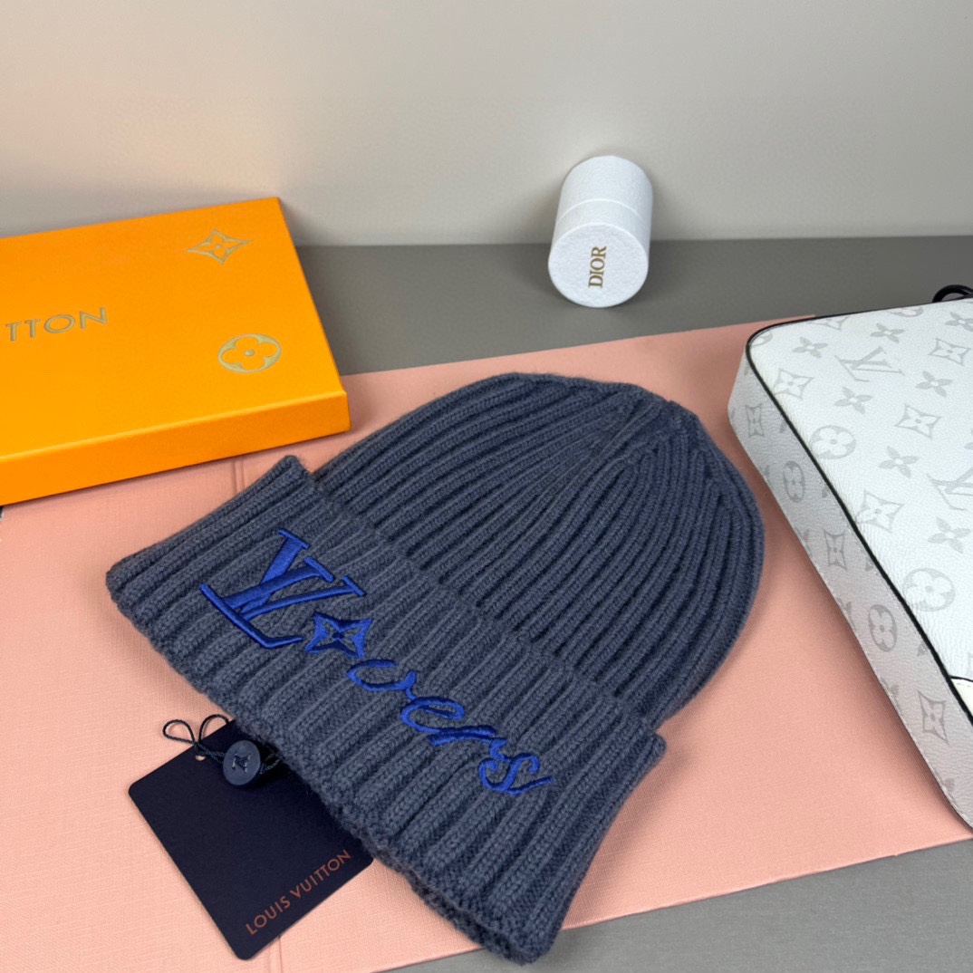 配防尘袋 路易威登LOUIS VUITTON🎩官方热卖爆款，羊毛针织毛线帽，时尚好品质高端大气，超柔软！超火爆💖质感很赞