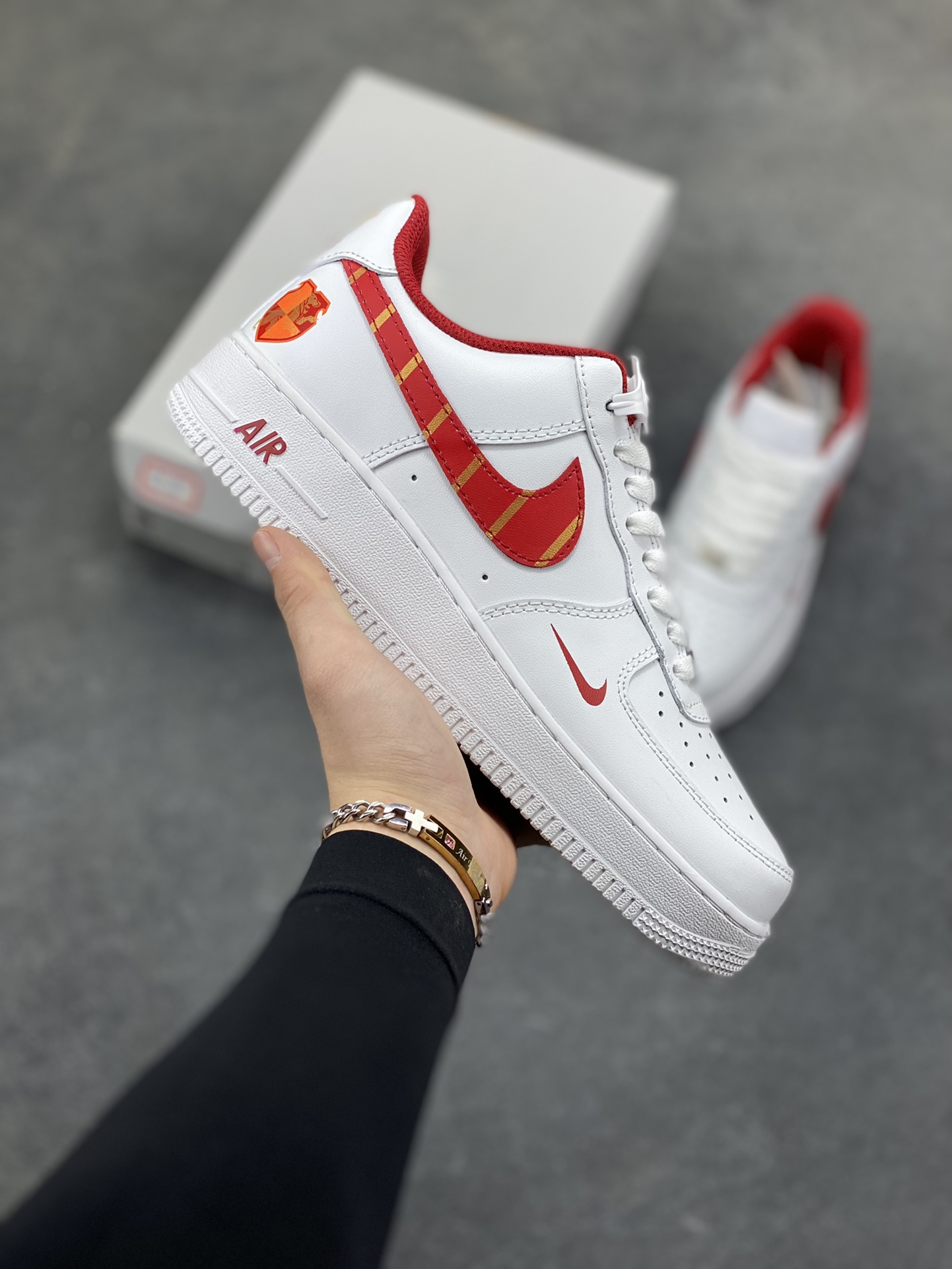 NIke Air Force 1 ‘07 Low “十二生肖”空军一号 低帮 运动鞋 休闲鞋 折边针车 工艺难度大 原楦头原纸板 原装鞋盒 定制五金配件 内置全掌气垫 原厂鞋底 货号：CW2288-111 尺码：36 36.5 37.5 38 38.5 39 40 40.5 41 42 42.5 43 44 44.5 45-选品中心