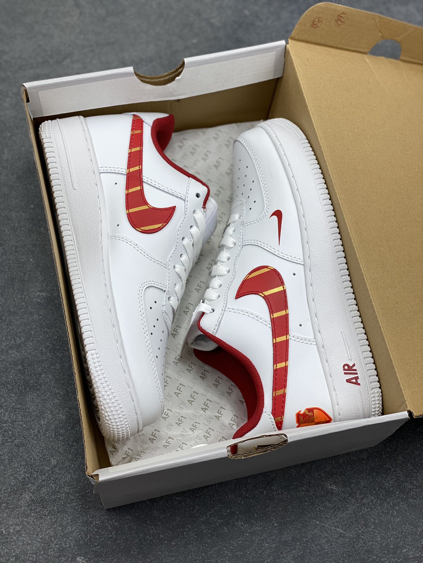图片[9]-NIke Air Force 1 ‘07 Low “十二生肖”空军一号 低帮 运动鞋 休闲鞋 折边针车 工艺难度大 原楦头原纸板 原装鞋盒 定制五金配件 内置全掌气垫 原厂鞋底 货号：CW2288-111 尺码：36 36.5 37.5 38 38.5 39 40 40.5 41 42 42.5 43 44 44.5 45-选品中心