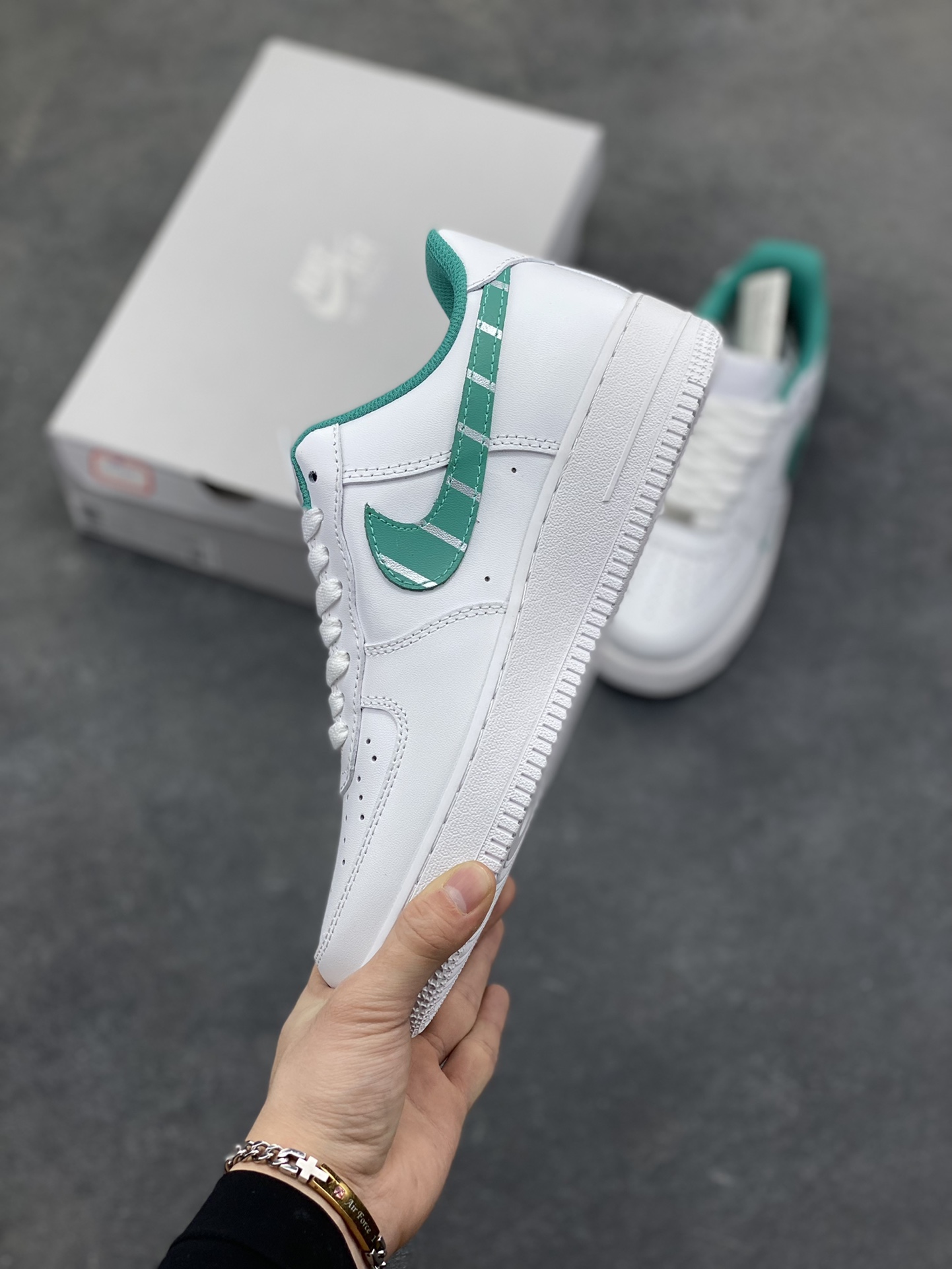 图片[3]-NIke Air Force 1 ‘07 Low “十二生肖”空军一号 低帮 运动鞋 休闲鞋 折边针车 工艺难度大 原楦头原纸板 原装鞋盒 定制五金配件 内置全掌气垫 原厂鞋底 货号：CW2288-111 尺码：36 36.5 37.5 38 38.5 39 40 40.5 41 42 42.5 43 44 44.5 45-选品中心