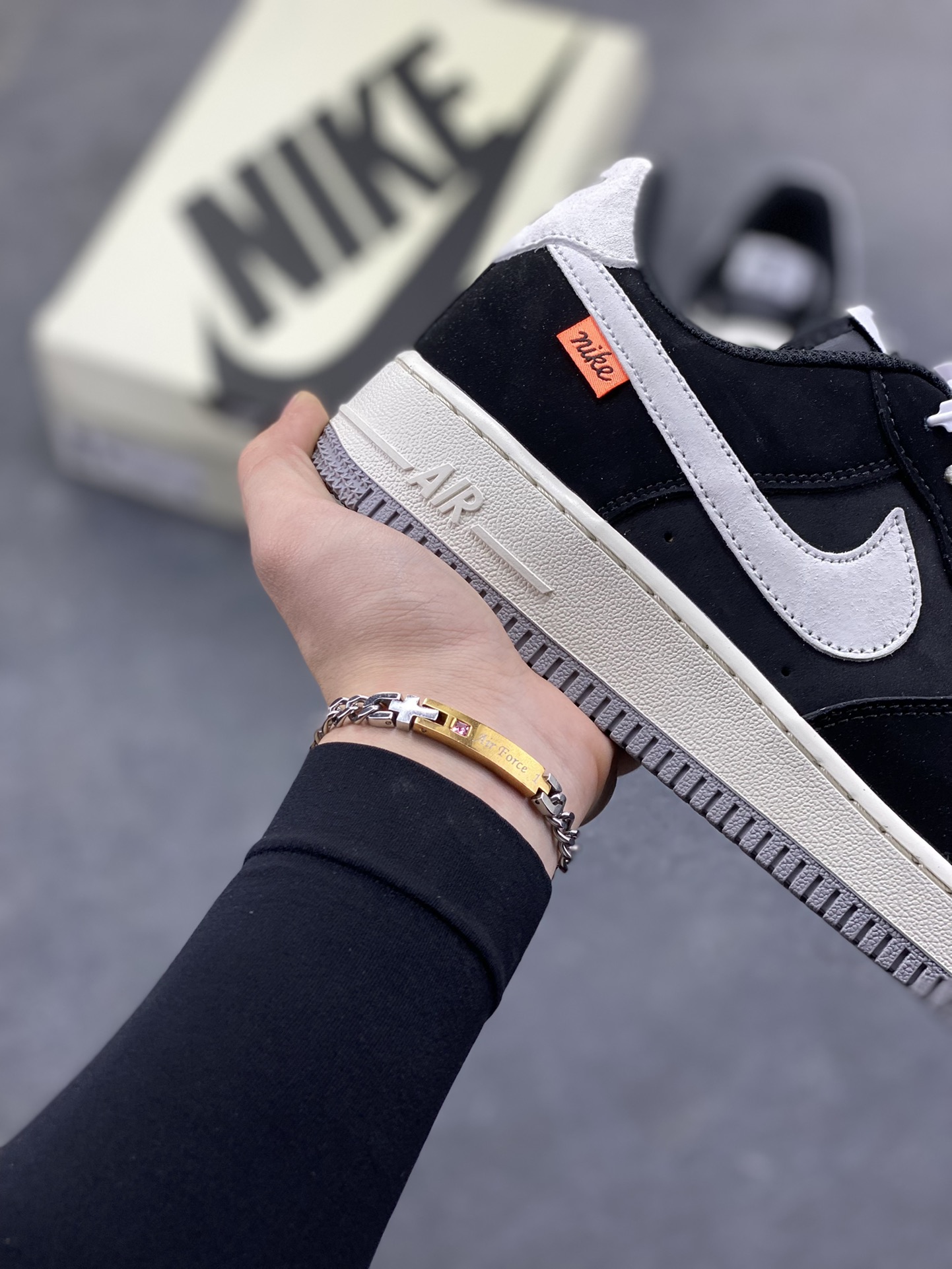 图片[6]-NIke Air Force 1 ‘07 Low 墨黑灰白 空军一号低帮 运动鞋 休闲鞋 折边针车 工艺难度大 原楦头原纸板 高端定制鞋盒 原厂鞋底 超高清洁度 细节完美 货号：FQ3544-001 尺码：36 36.5 37.5 38 38.5 39 40 40.5 41 42 42.5 43 44 44.5 45-选品中心
