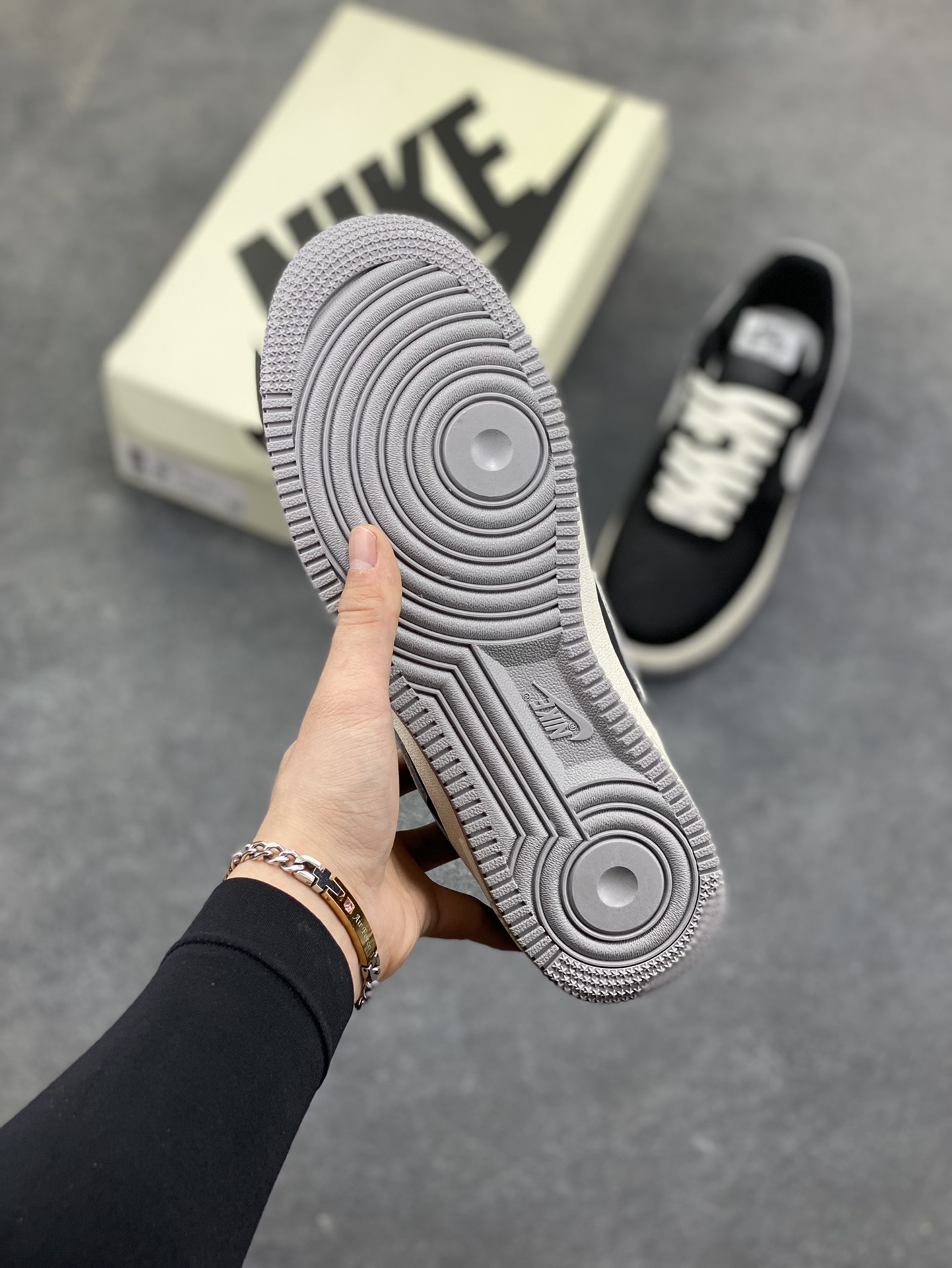 图片[5]-NIke Air Force 1 ‘07 Low 墨黑灰白 空军一号低帮 运动鞋 休闲鞋 折边针车 工艺难度大 原楦头原纸板 高端定制鞋盒 原厂鞋底 超高清洁度 细节完美 货号：FQ3544-001 尺码：36 36.5 37.5 38 38.5 39 40 40.5 41 42 42.5 43 44 44.5 45-选品中心