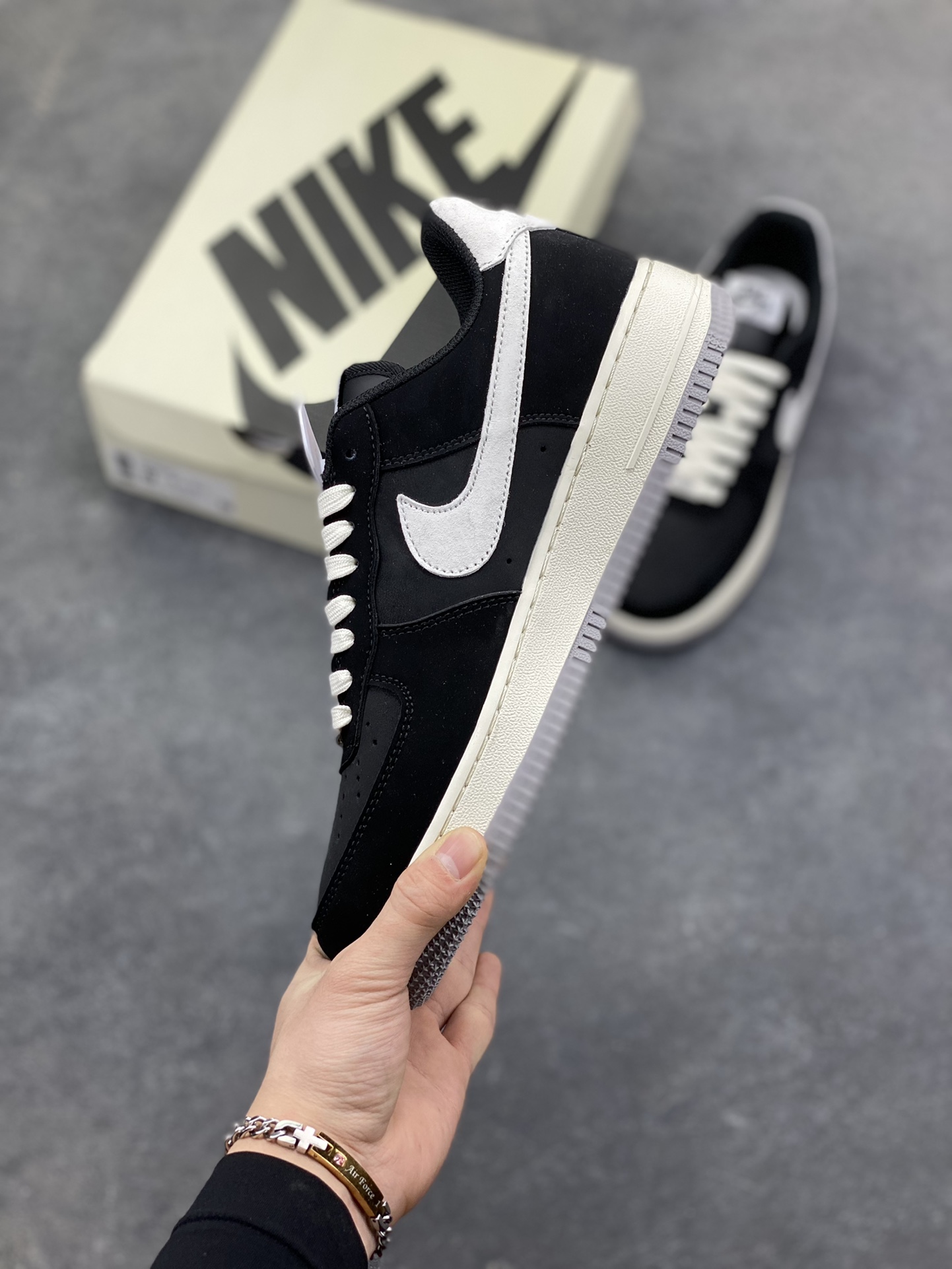 图片[3]-NIke Air Force 1 ‘07 Low 墨黑灰白 空军一号低帮 运动鞋 休闲鞋 折边针车 工艺难度大 原楦头原纸板 高端定制鞋盒 原厂鞋底 超高清洁度 细节完美 货号：FQ3544-001 尺码：36 36.5 37.5 38 38.5 39 40 40.5 41 42 42.5 43 44 44.5 45-选品中心