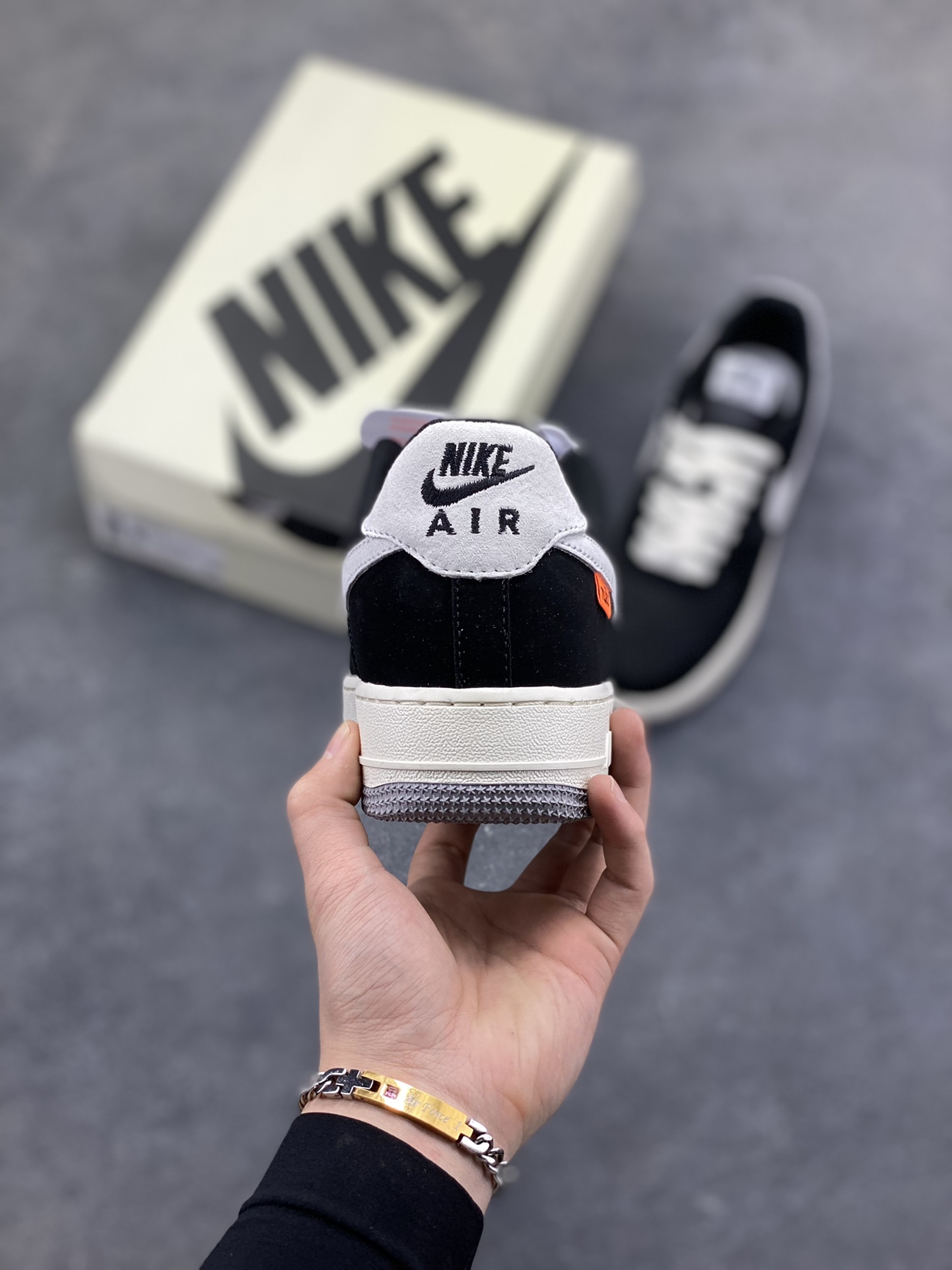 图片[4]-NIke Air Force 1 ‘07 Low 墨黑灰白 空军一号低帮 运动鞋 休闲鞋 折边针车 工艺难度大 原楦头原纸板 高端定制鞋盒 原厂鞋底 超高清洁度 细节完美 货号：FQ3544-001 尺码：36 36.5 37.5 38 38.5 39 40 40.5 41 42 42.5 43 44 44.5 45-选品中心