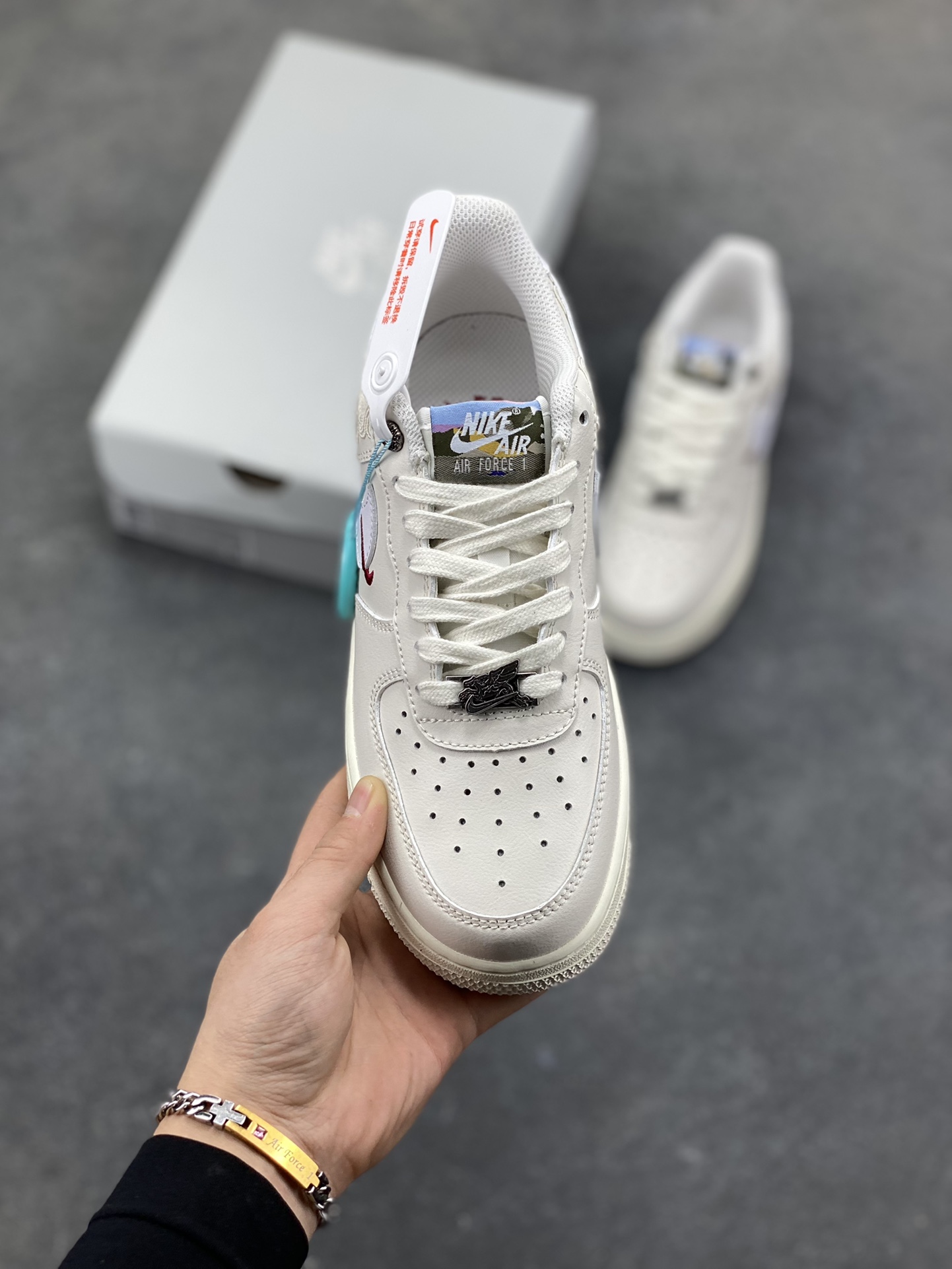 图片[2]-NIke Air Force 1 ‘07 Low 空军一号低帮 运动鞋 休闲鞋 折边针车 工艺难度大 原楦头原纸板 原装鞋盒 定制五金配件 内置全掌气垫 原厂鞋底 货号：IQ1119-011 尺码：36 36.5 37.5 38 38.5 39 40 40.5 41 42 42.5 43 44 44.5 45-选品中心