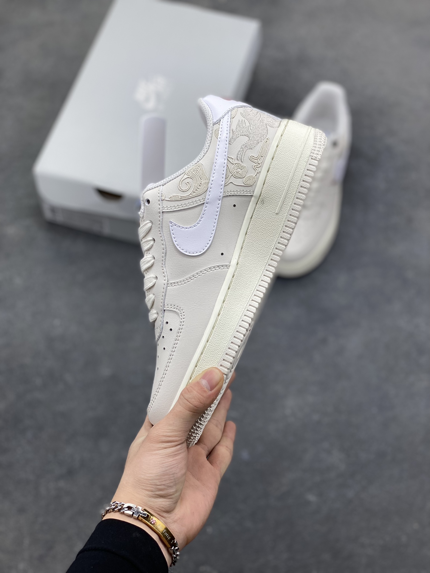 图片[3]-NIke Air Force 1 ‘07 Low 空军一号低帮 运动鞋 休闲鞋 折边针车 工艺难度大 原楦头原纸板 原装鞋盒 定制五金配件 内置全掌气垫 原厂鞋底 货号：IQ1119-011 尺码：36 36.5 37.5 38 38.5 39 40 40.5 41 42 42.5 43 44 44.5 45-选品中心