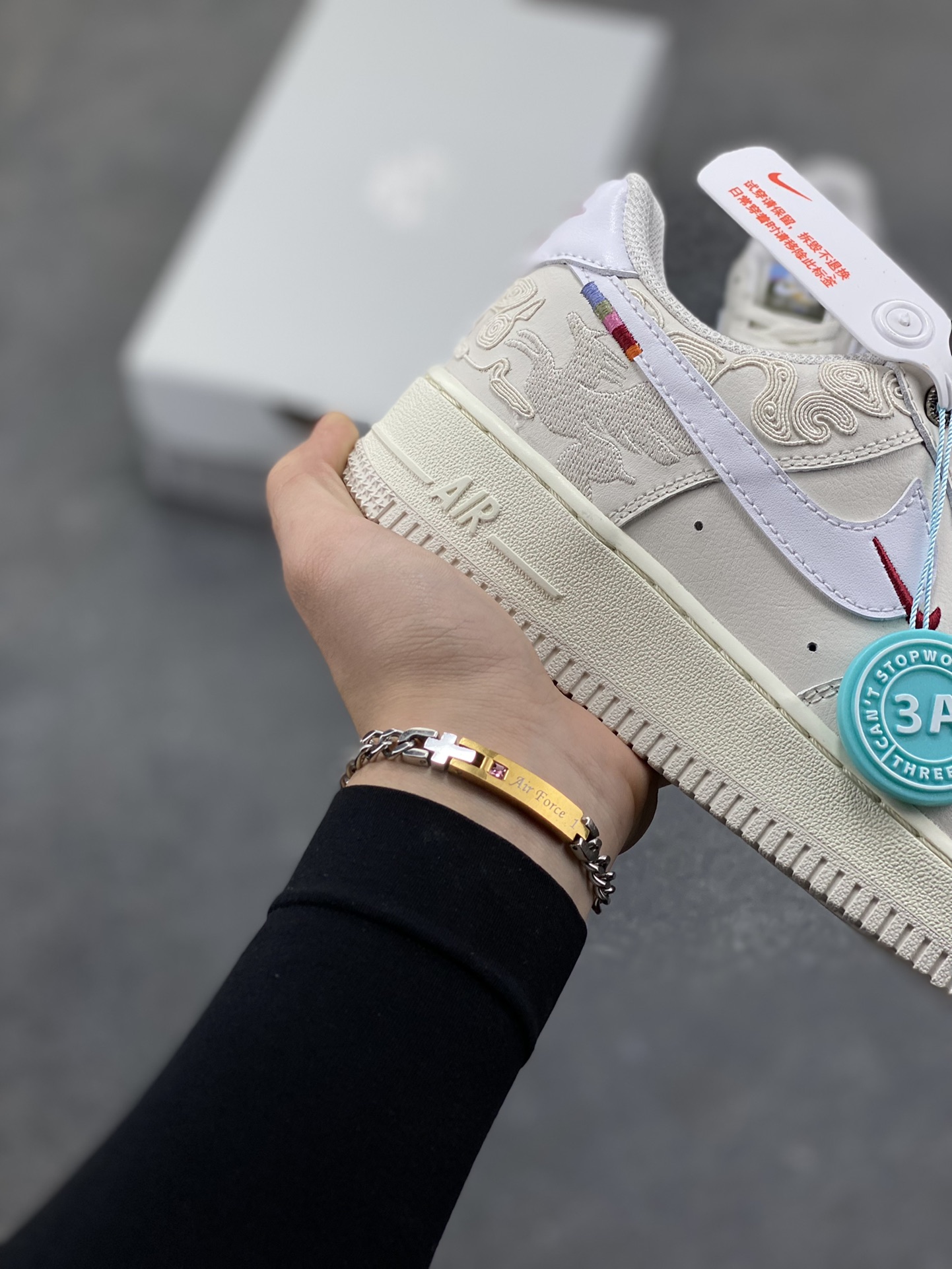 图片[6]-NIke Air Force 1 ‘07 Low 空军一号低帮 运动鞋 休闲鞋 折边针车 工艺难度大 原楦头原纸板 原装鞋盒 定制五金配件 内置全掌气垫 原厂鞋底 货号：IQ1119-011 尺码：36 36.5 37.5 38 38.5 39 40 40.5 41 42 42.5 43 44 44.5 45-选品中心