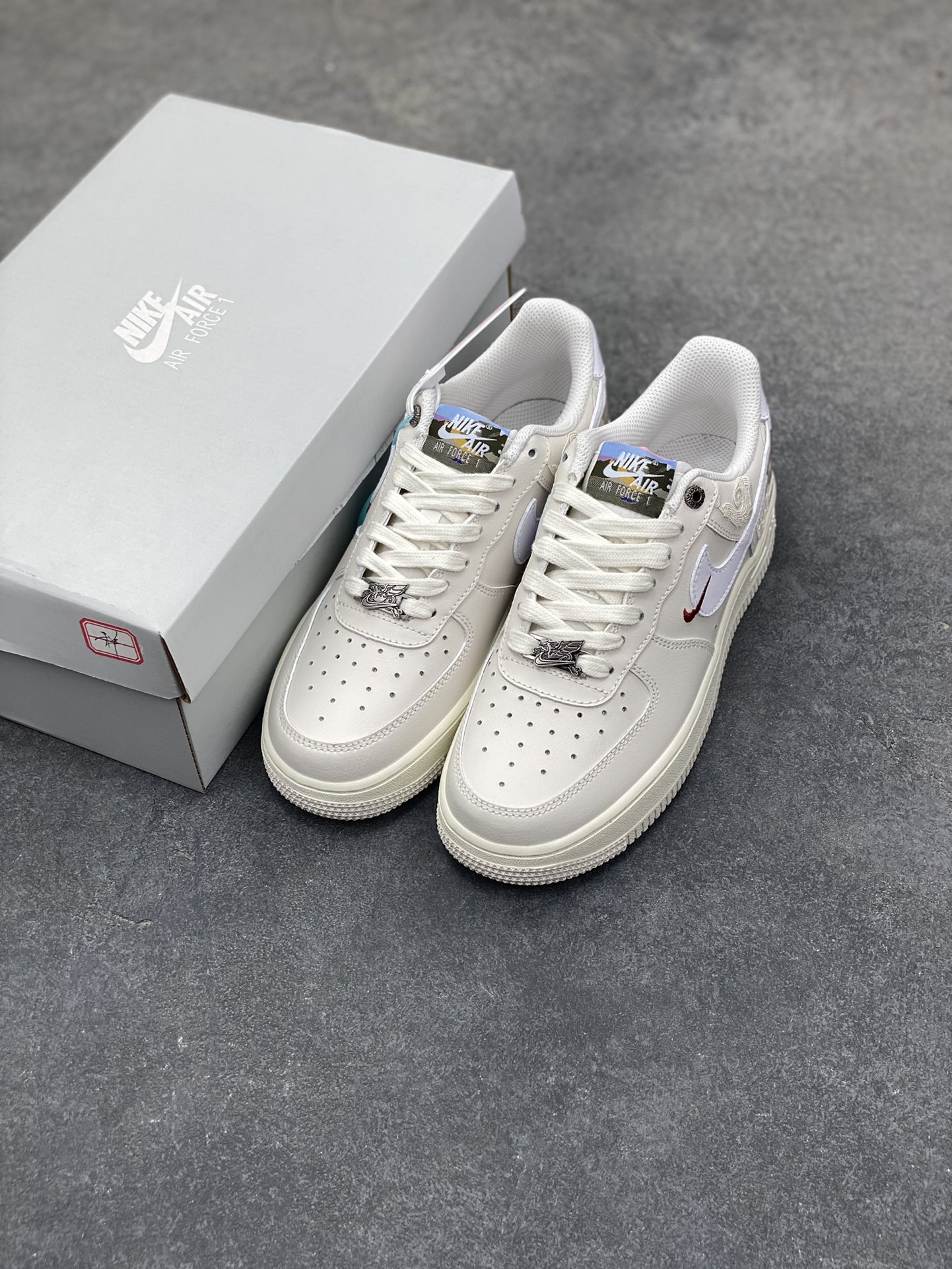 图片[8]-NIke Air Force 1 ‘07 Low 空军一号低帮 运动鞋 休闲鞋 折边针车 工艺难度大 原楦头原纸板 原装鞋盒 定制五金配件 内置全掌气垫 原厂鞋底 货号：IQ1119-011 尺码：36 36.5 37.5 38 38.5 39 40 40.5 41 42 42.5 43 44 44.5 45-选品中心