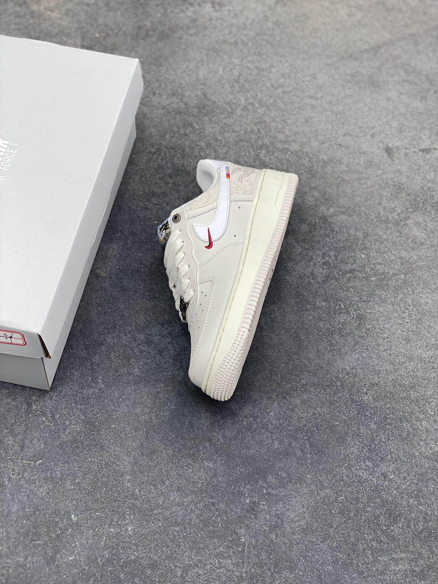 图片[7]-NIke Air Force 1 ‘07 Low 空军一号低帮 运动鞋 休闲鞋 折边针车 工艺难度大 原楦头原纸板 原装鞋盒 定制五金配件 内置全掌气垫 原厂鞋底 货号：IQ1119-011 尺码：36 36.5 37.5 38 38.5 39 40 40.5 41 42 42.5 43 44 44.5 45-选品中心