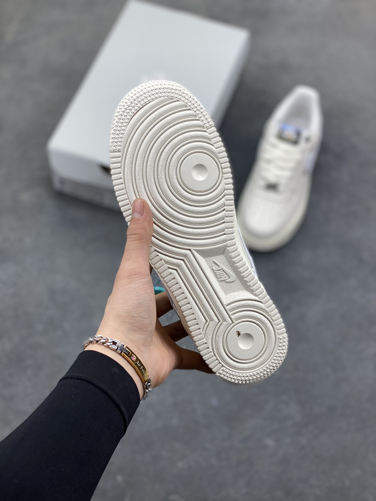 图片[5]-NIke Air Force 1 ‘07 Low 空军一号低帮 运动鞋 休闲鞋 折边针车 工艺难度大 原楦头原纸板 原装鞋盒 定制五金配件 内置全掌气垫 原厂鞋底 货号：IQ1119-011 尺码：36 36.5 37.5 38 38.5 39 40 40.5 41 42 42.5 43 44 44.5 45-选品中心
