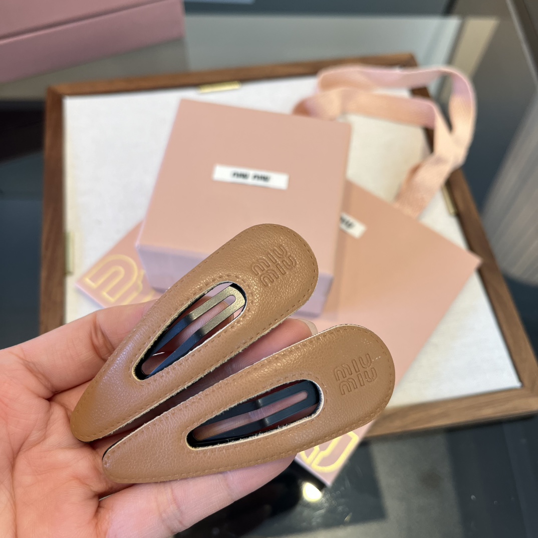 NO:660349,(pair) Miu Miu miumii new hairpins, hairpins, miumiu, hairpins19860909（一对） 缪缪miumii新款发夹发夹,发夹,miumiu,hairpins,accessory