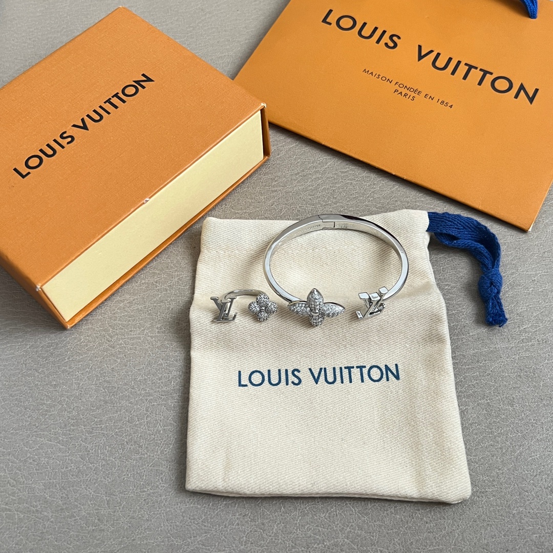 】LV手镯👍原版制作、高版本 厚金电镀✨每一个细节媲美专柜正品，业内仅此一家全世界专柜自购正品打版，这样