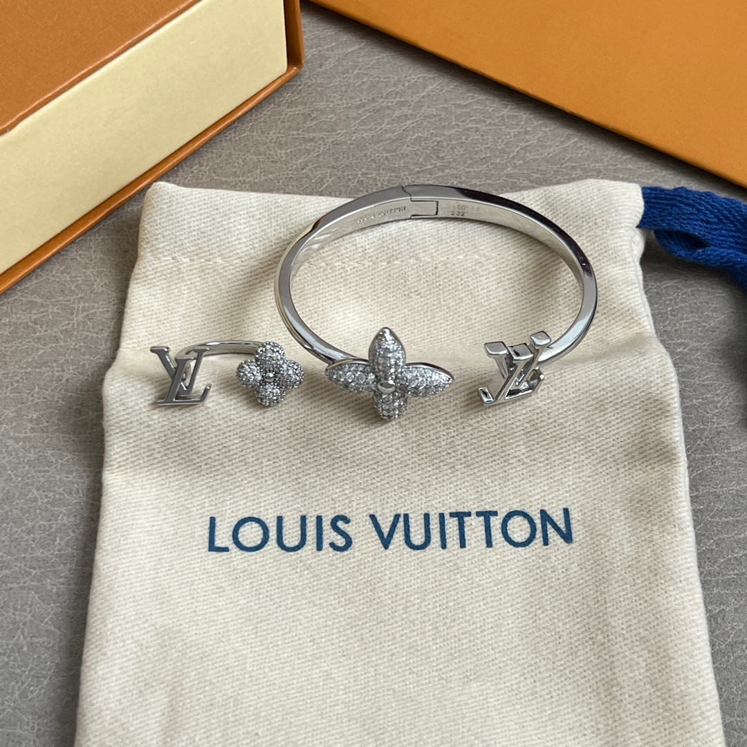 】LV手镯👍原版制作、高版本 厚金电镀✨每一个细节媲美专柜正品，业内仅此一家全世界专柜自购正品打版，这样