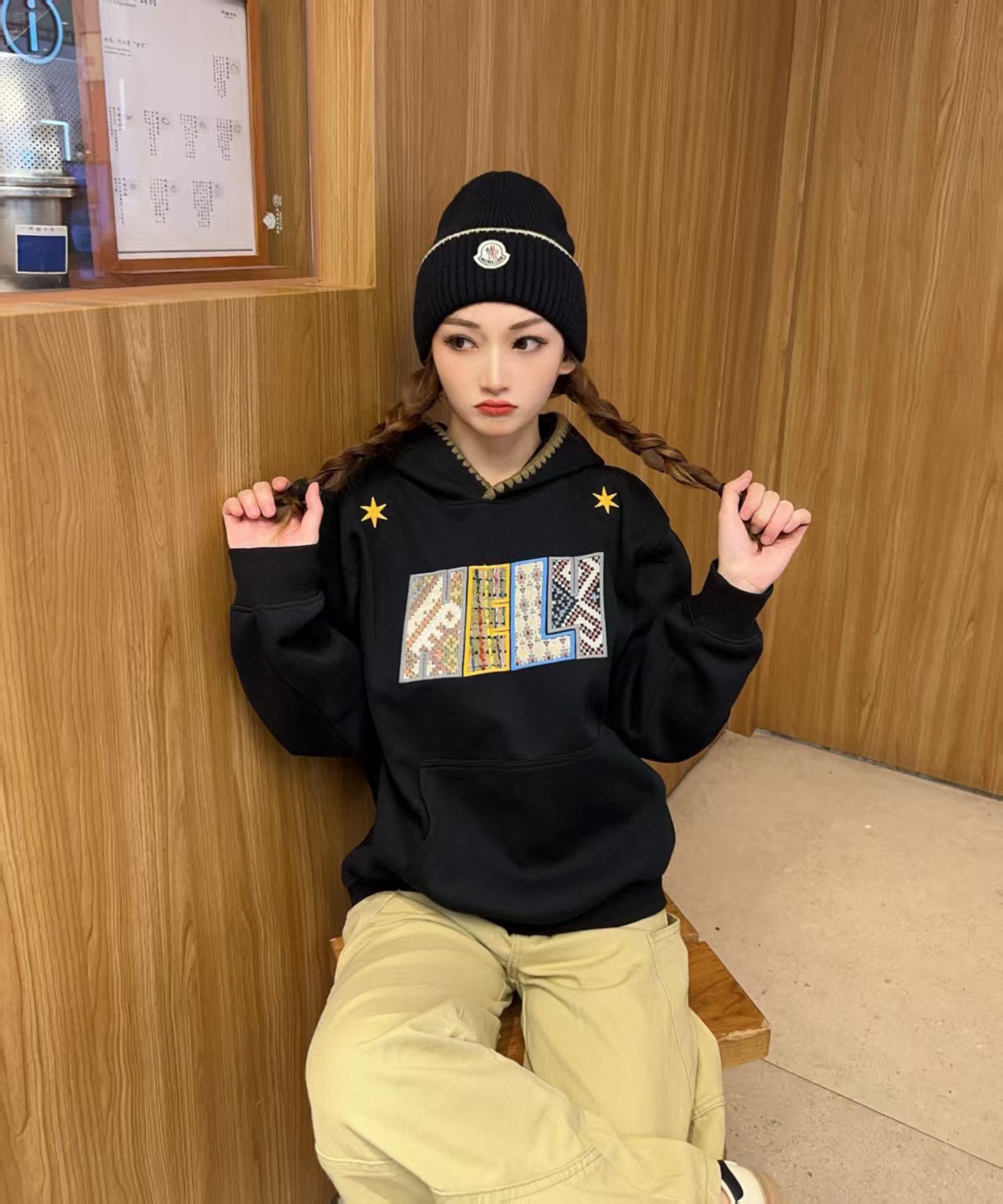 NO:670519,Equipped with a dust bag, MONCLER mouth covering is of good quality, high-end and elegant, super hot and has a great texture, it is very easy to match when out on the street!  Fashion trends!  A must-have item for going out, the same style for men and women, get it now!  Hats bucket hat, baseball cap, knitted hat, hat, Moncler, espadrilles, hats19860909配防尘袋 MONCLER蒙口好品质高端大气,超火爆质感很赞,出街超好搭配！时尚潮流！出门必备单品,男女同款快快入手哦！帽子渔夫帽棒球帽针织帽,帽子,Moncler,espadrilles,hats,hat