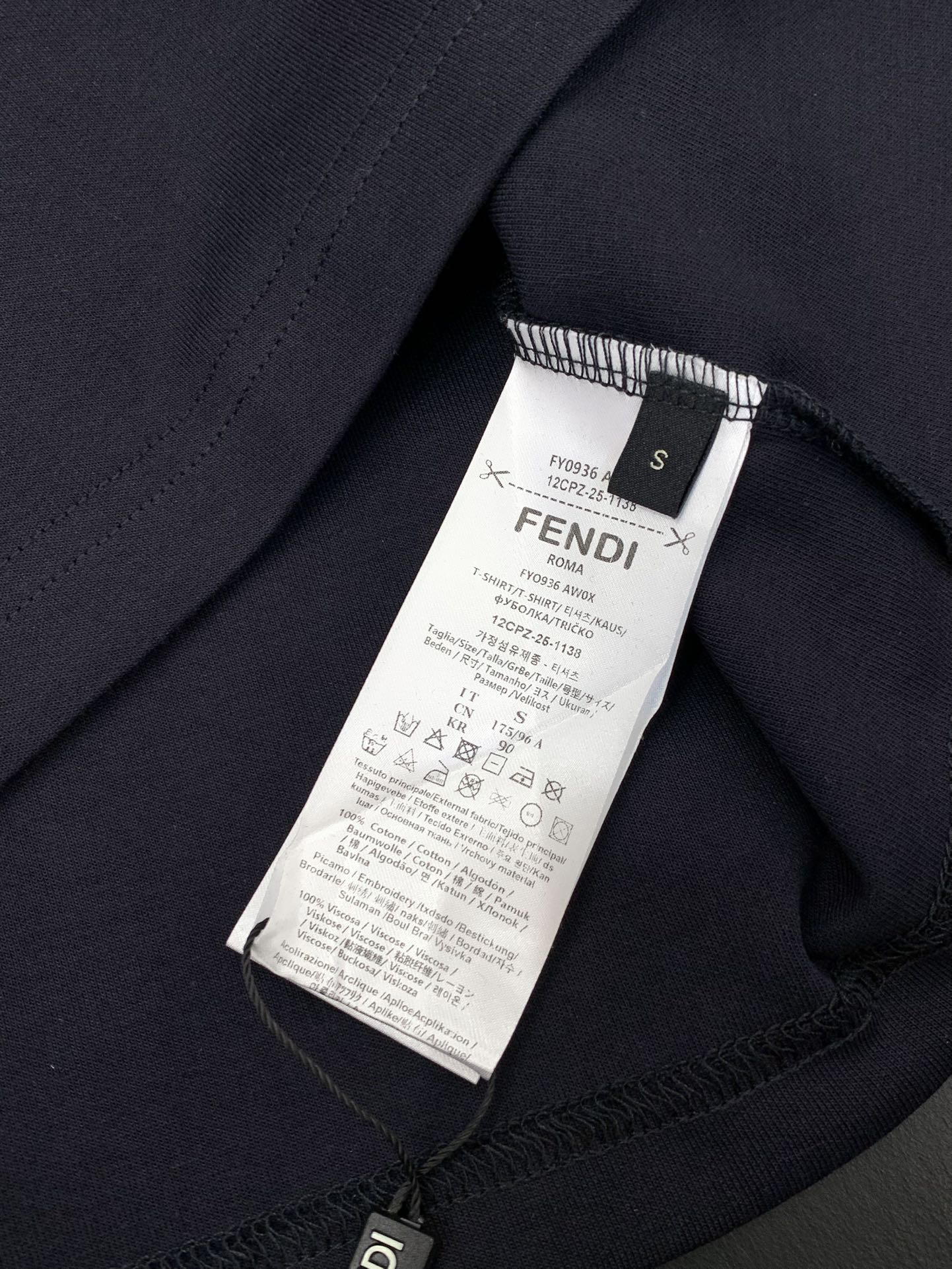 ，FENDI 芬迪，2025夏季最新品，专柜同步有售，原单狠货，时尚休闲圆领短袖T恤，进口原版面料，顶级