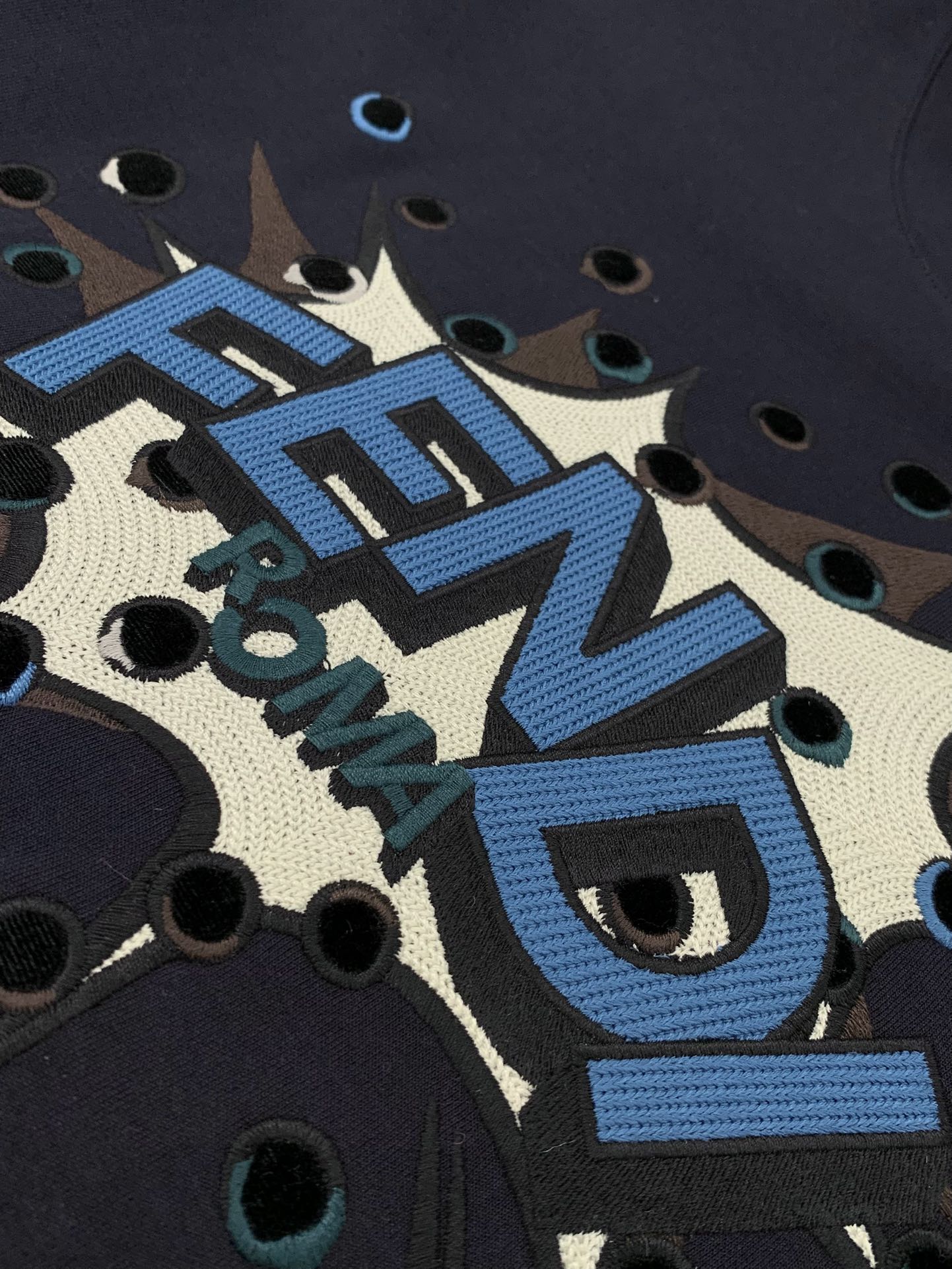 ，FENDI 芬迪，2025夏季最新品，专柜同步有售，原单狠货，时尚休闲圆领短袖T恤，进口原版面料，顶级