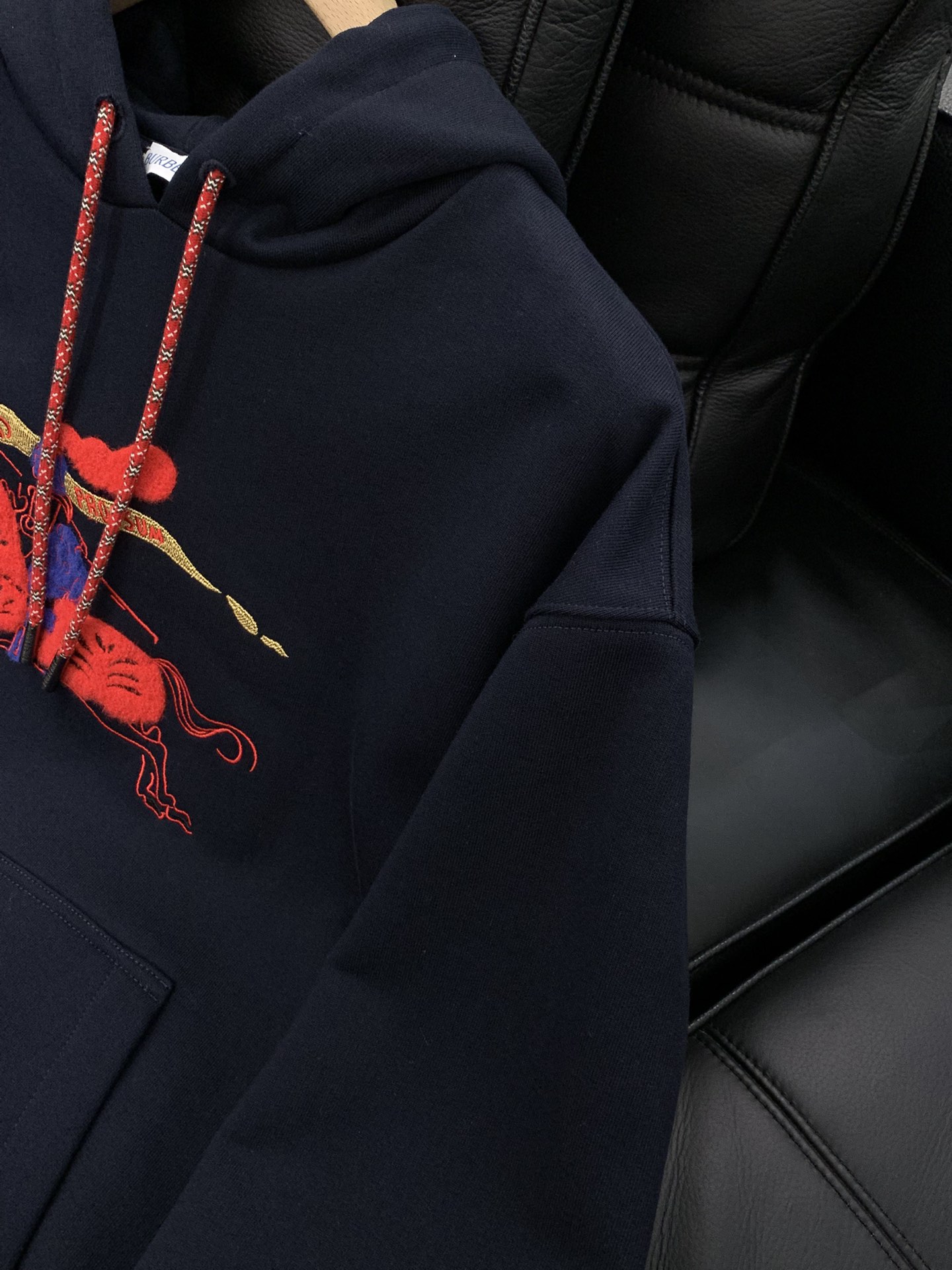 ，Burberry 巴宝莉，2025秋季最新品，专柜同步有售，原单狠货，时尚休闲连帽卫衣，进口原版面料，