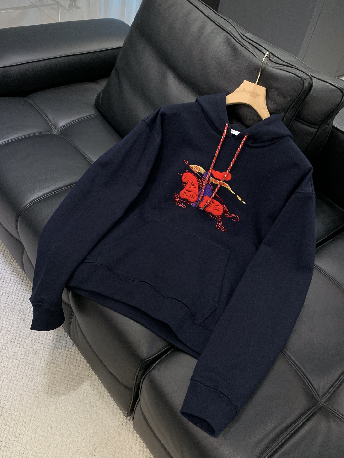 ，Burberry 巴宝莉，2025秋季最新品，专柜同步有售，原单狠货，时尚休闲连帽卫衣，进口原版面料，