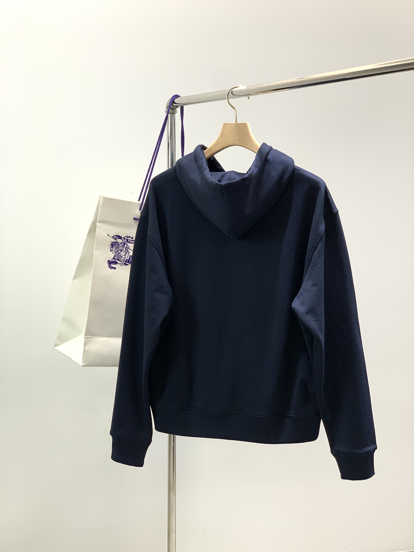 ，Burberry 巴宝莉，2025秋季最新品，专柜同步有售，原单狠货，时尚休闲连帽卫衣，进口原版面料，