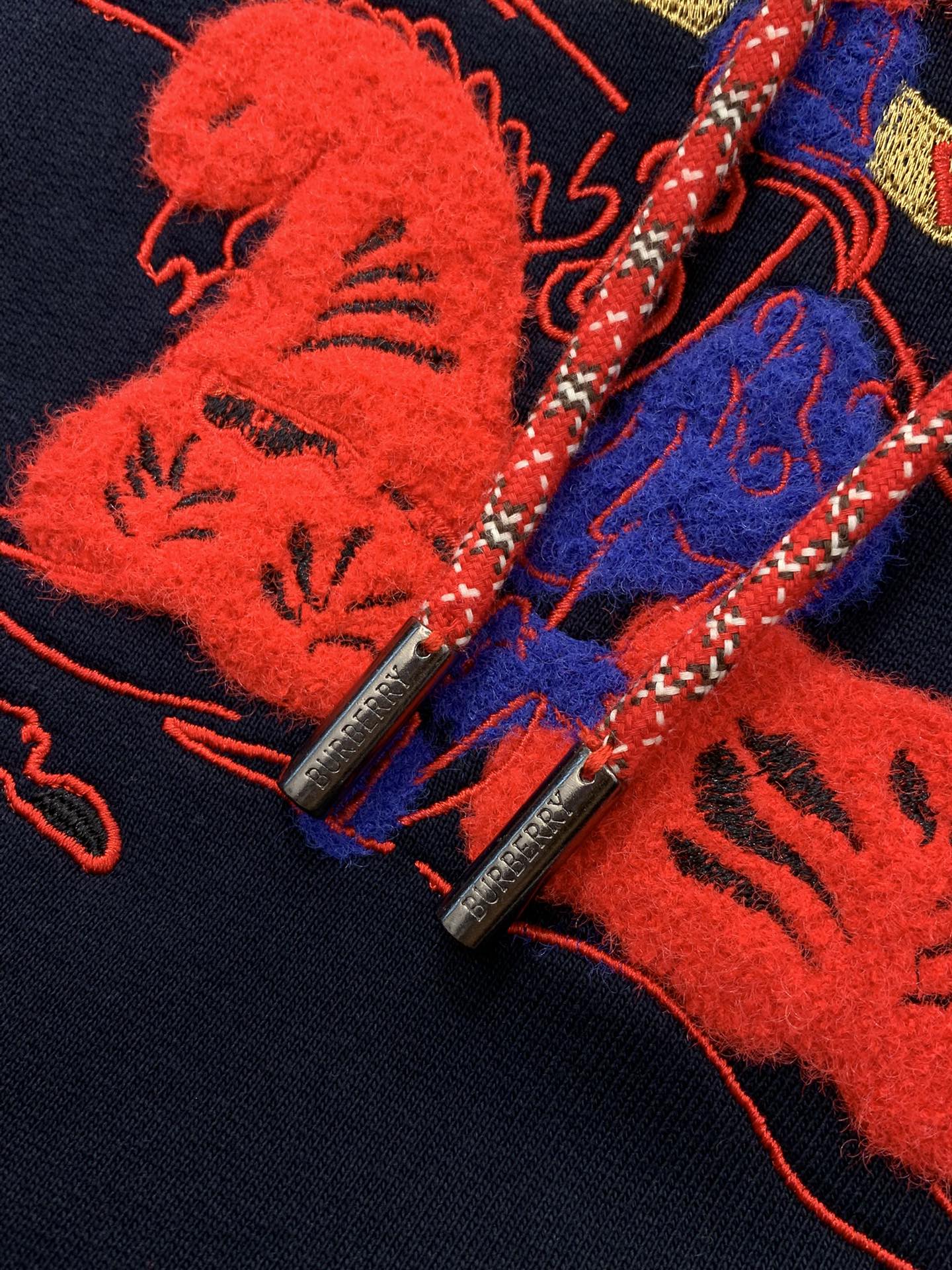 ，Burberry 巴宝莉，2025秋季最新品，专柜同步有售，原单狠货，时尚休闲连帽卫衣，进口原版面料，